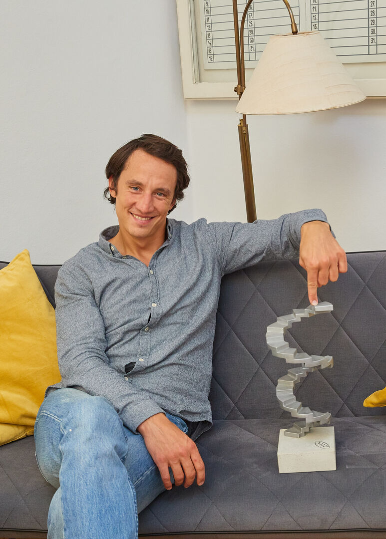 Laurence Rupp mit dem Preis als Bester Männlicher Hauptdarsteller