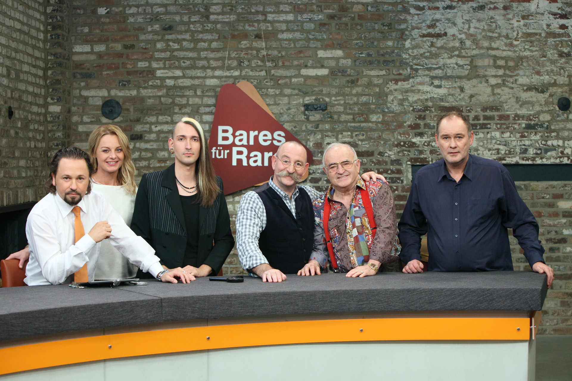 Horst Lichter mit Händlern im Bares für Rares-Händlerraum