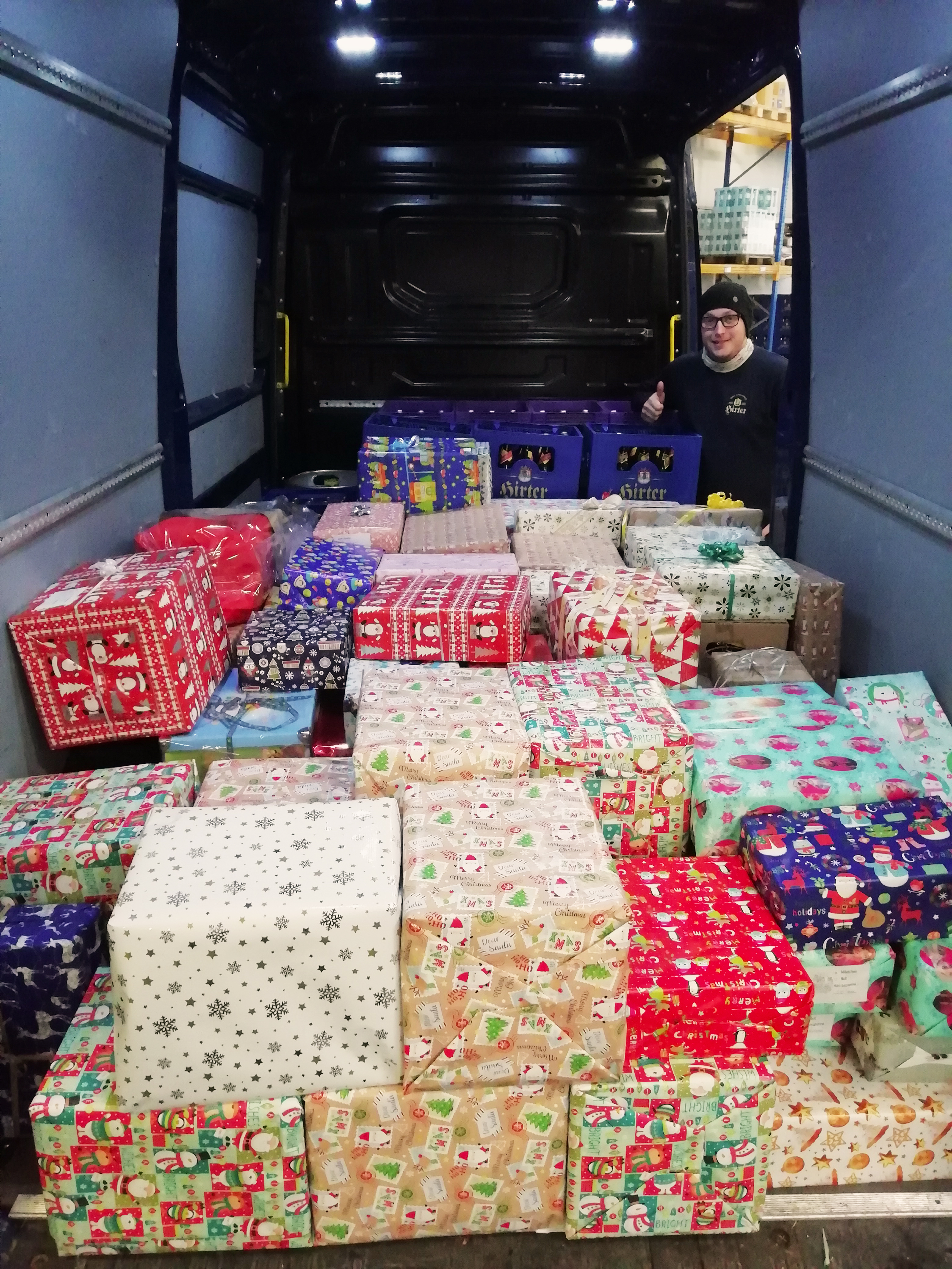 100 Geschenke für &quot;Weihnachten im Schuhkarton&quot; | Credit: Privatbrauerei Hirt