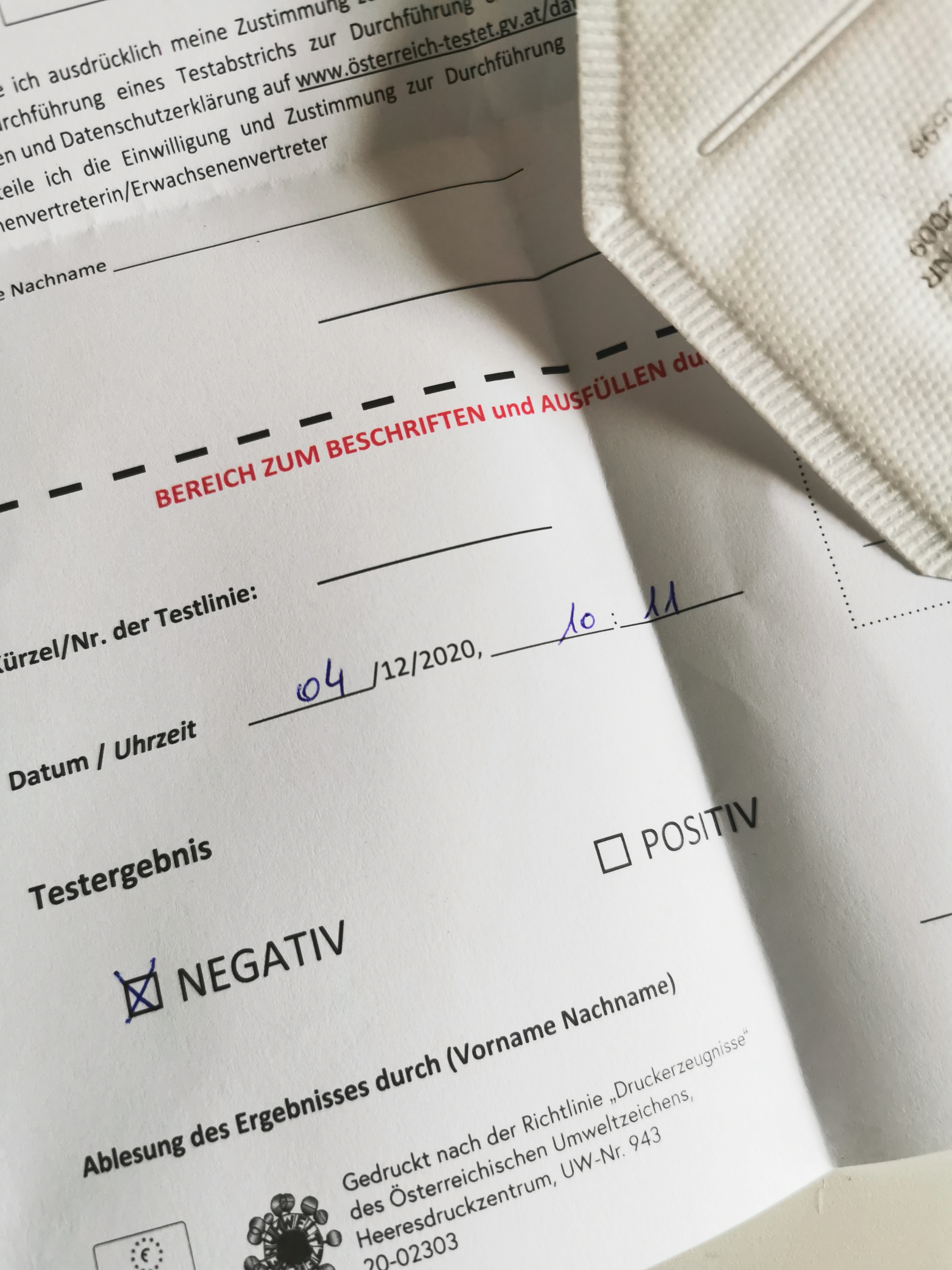 Eine Bescheinigung mit dem Testergebnis Negativ