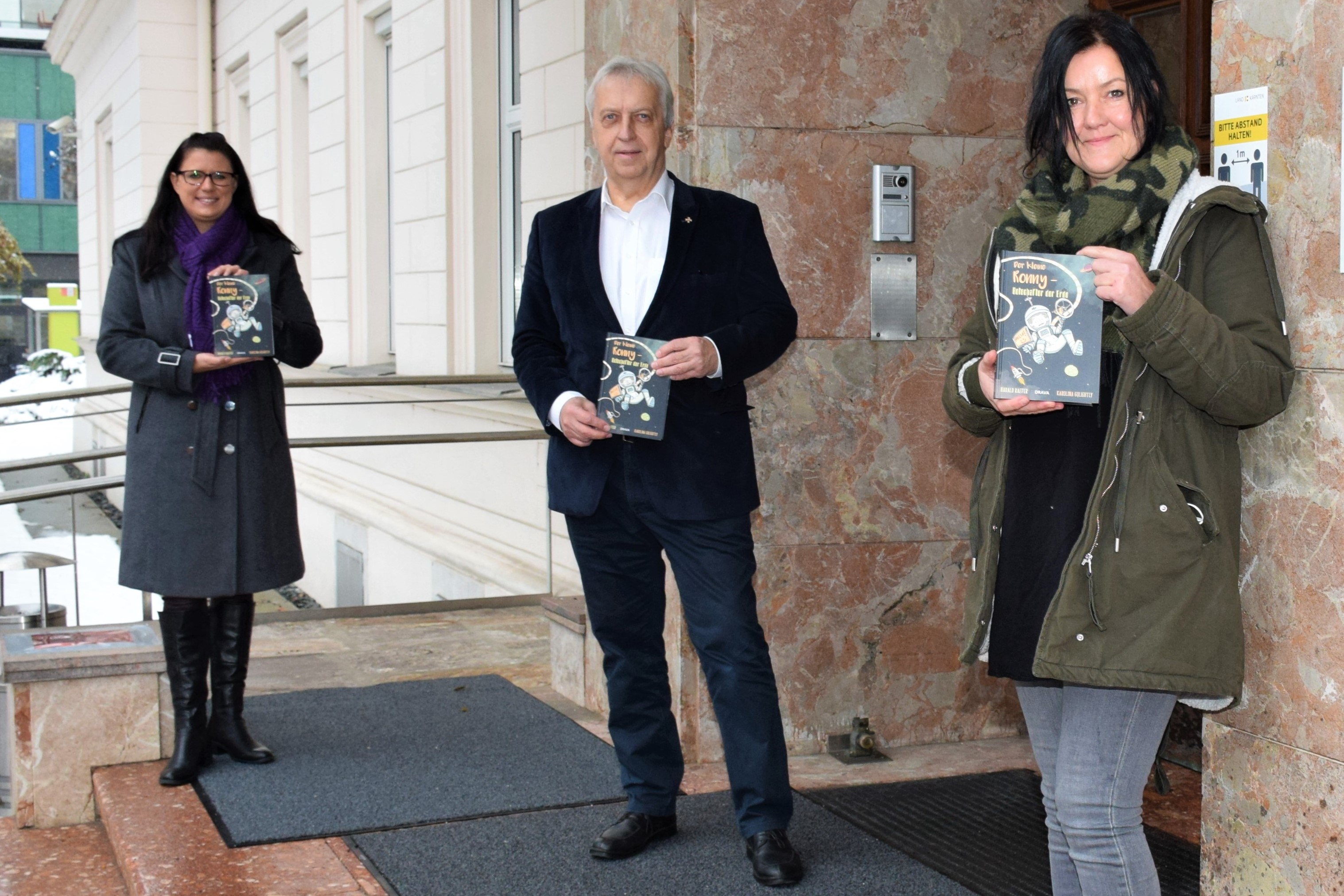 LR.in Sara Schaar, Preisträger Harald Raffer und Drava-GF Erika Hornbogner | Credit: Büro LR.in Schaar