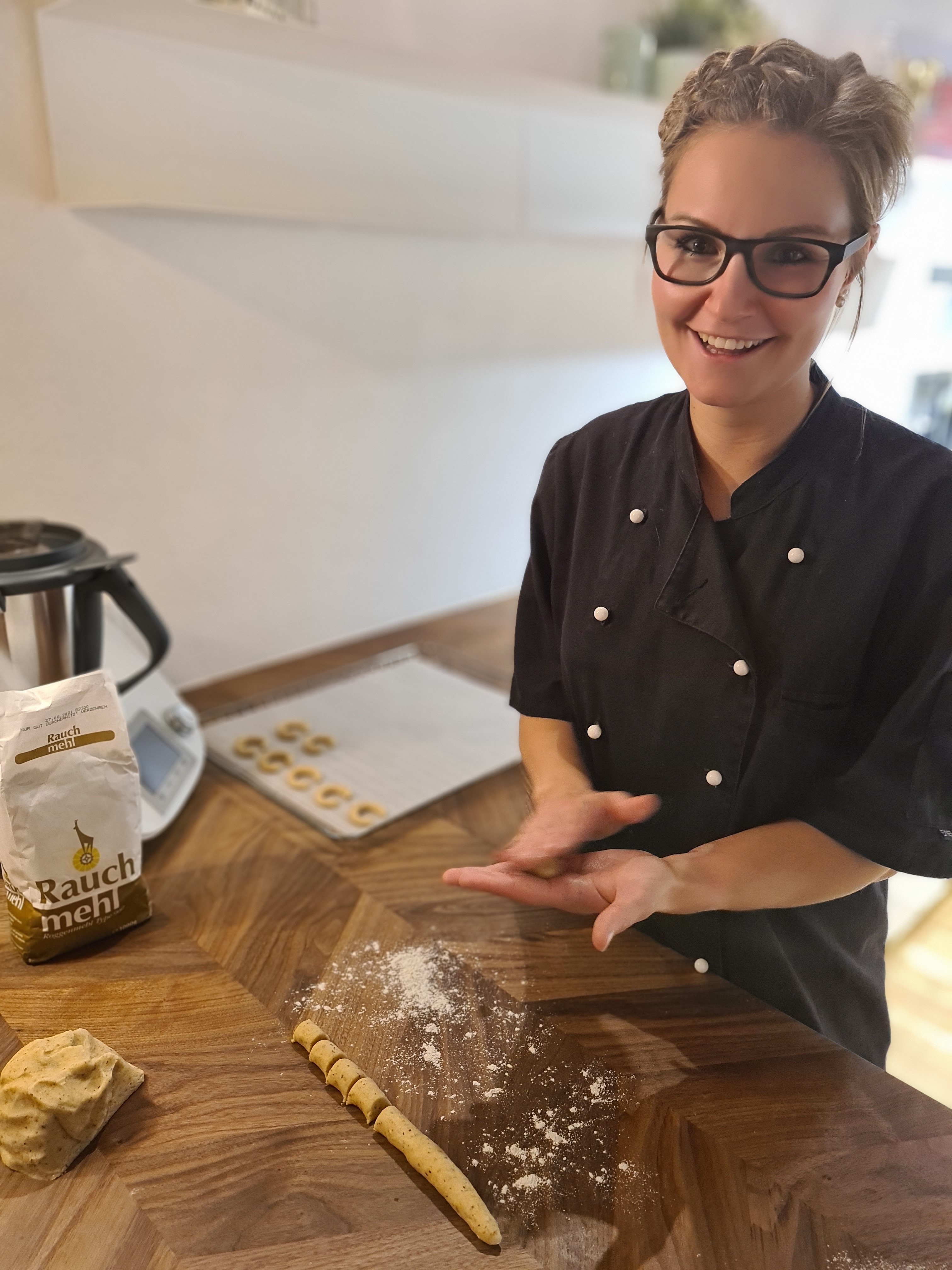 Kleine und feine Kekse bäckt Nadine Gasser von Naschkatz für besondere Genussmomente in der Weihnachtszeit.