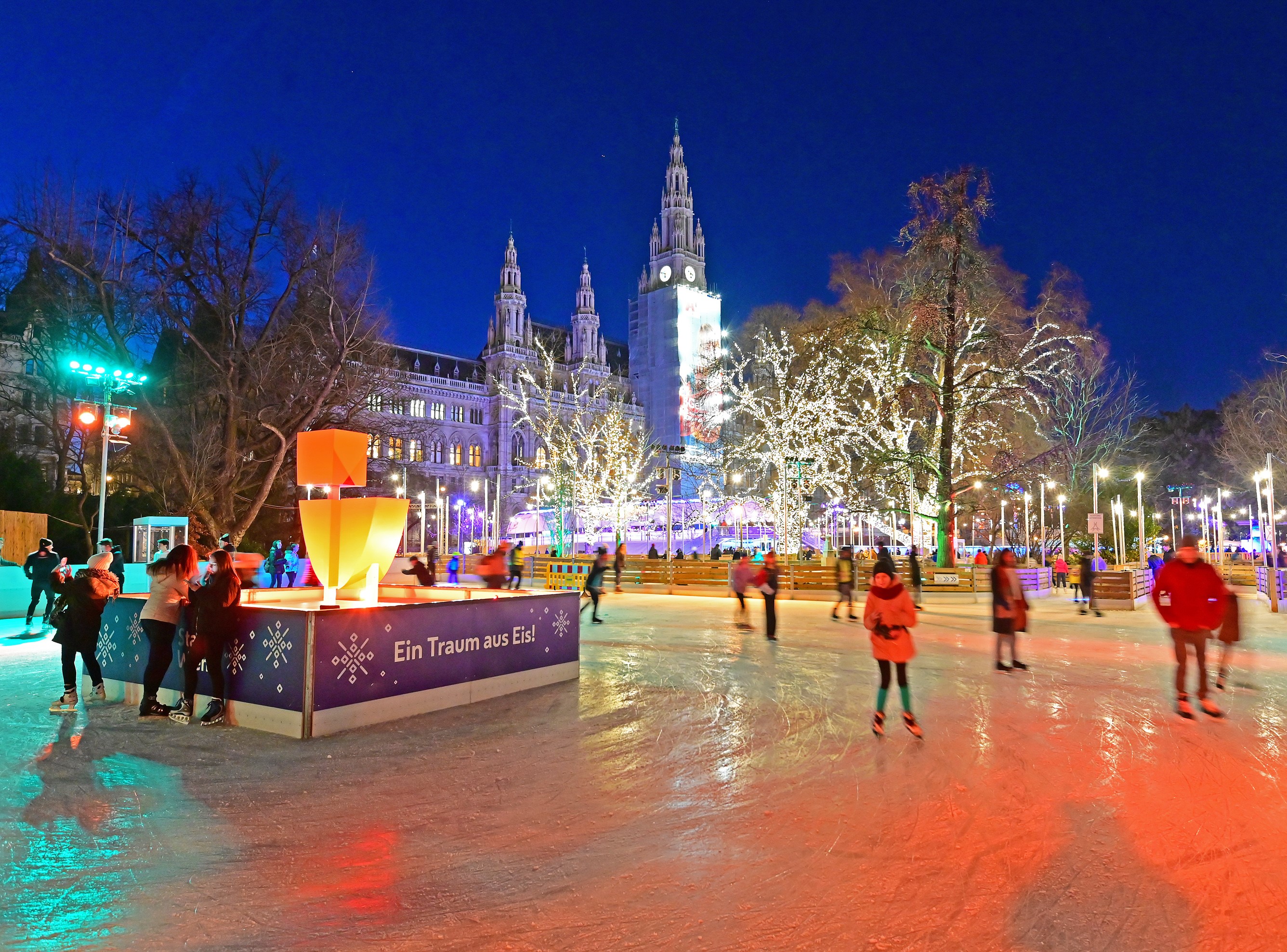 Eislaufen vor dem Wiener Rathaus