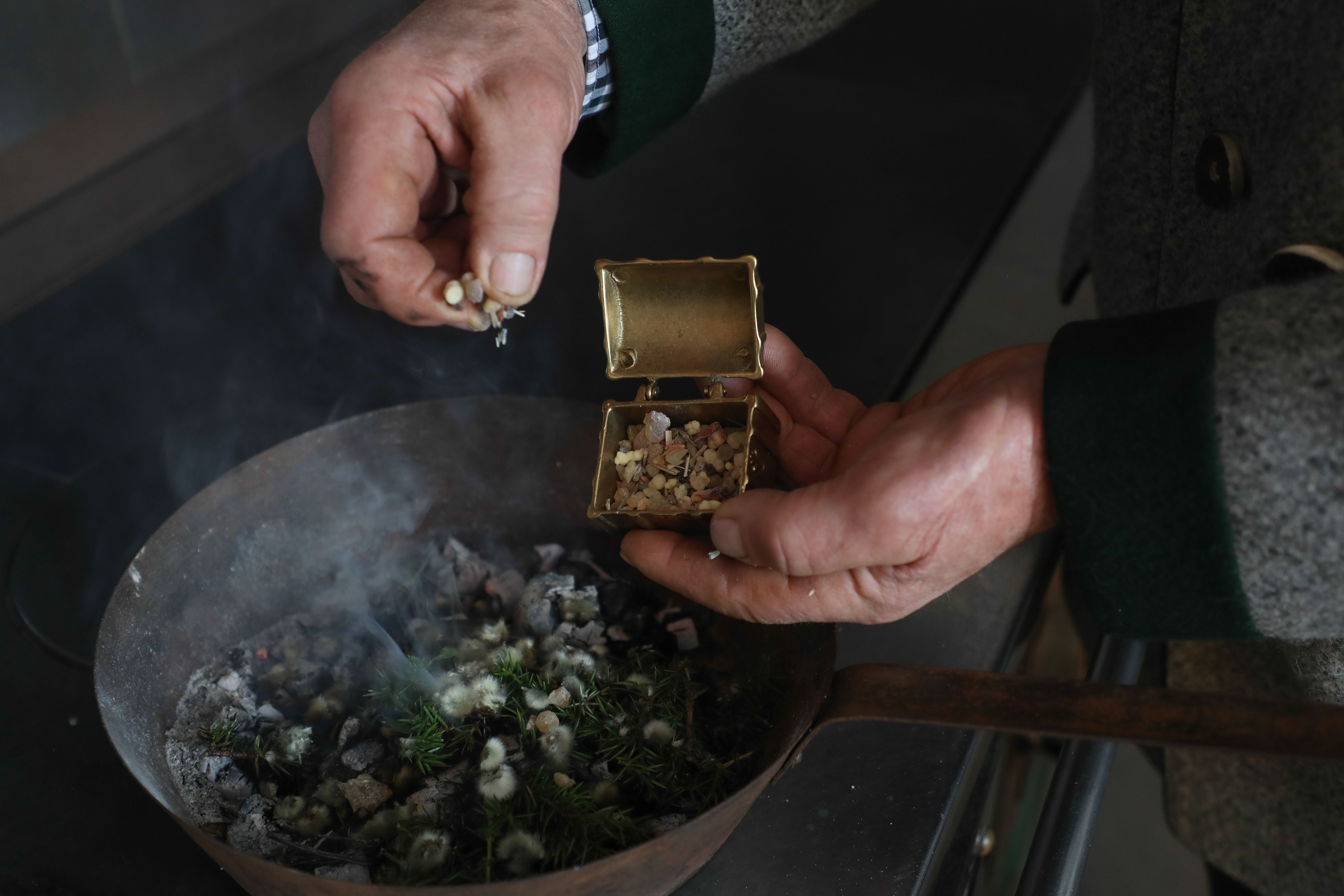 Brauchtum Räuchern | Credit: www.neumayr.cc