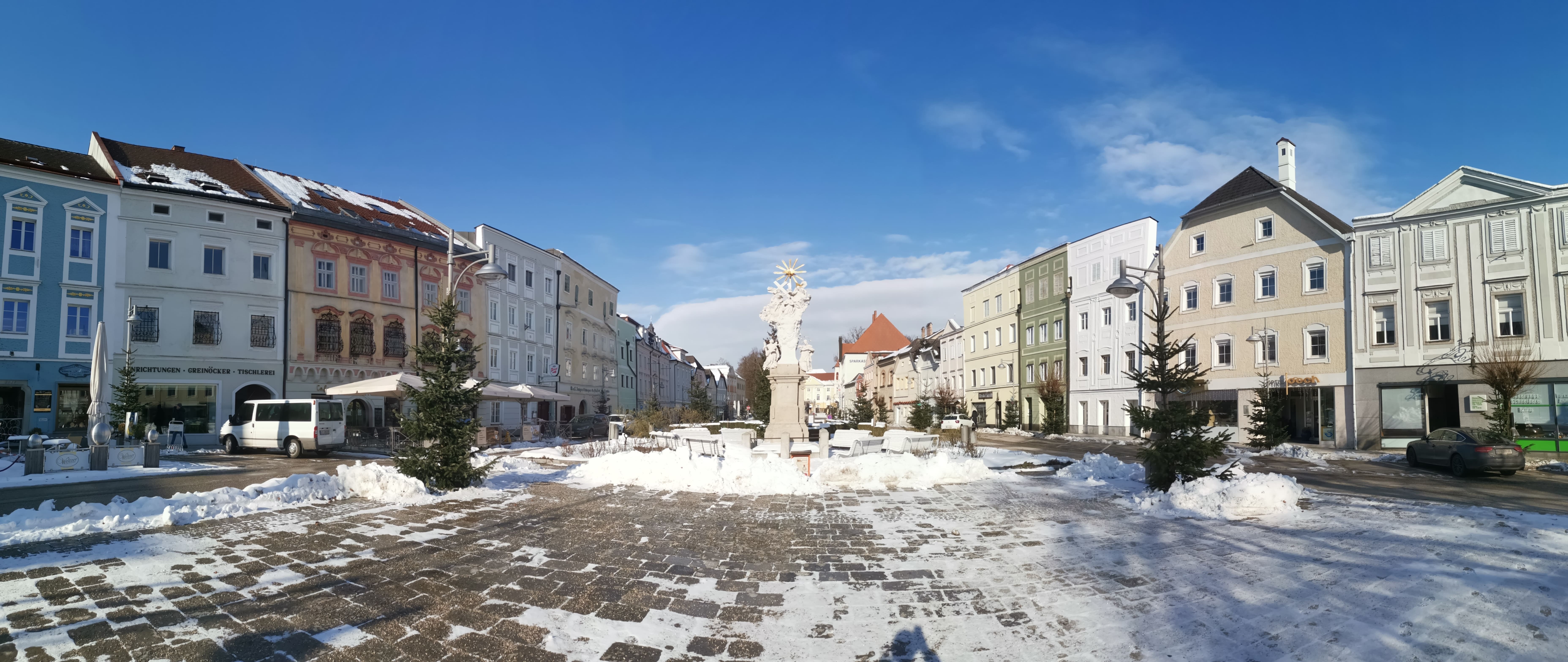Eferdings Stadtplatz im Winter