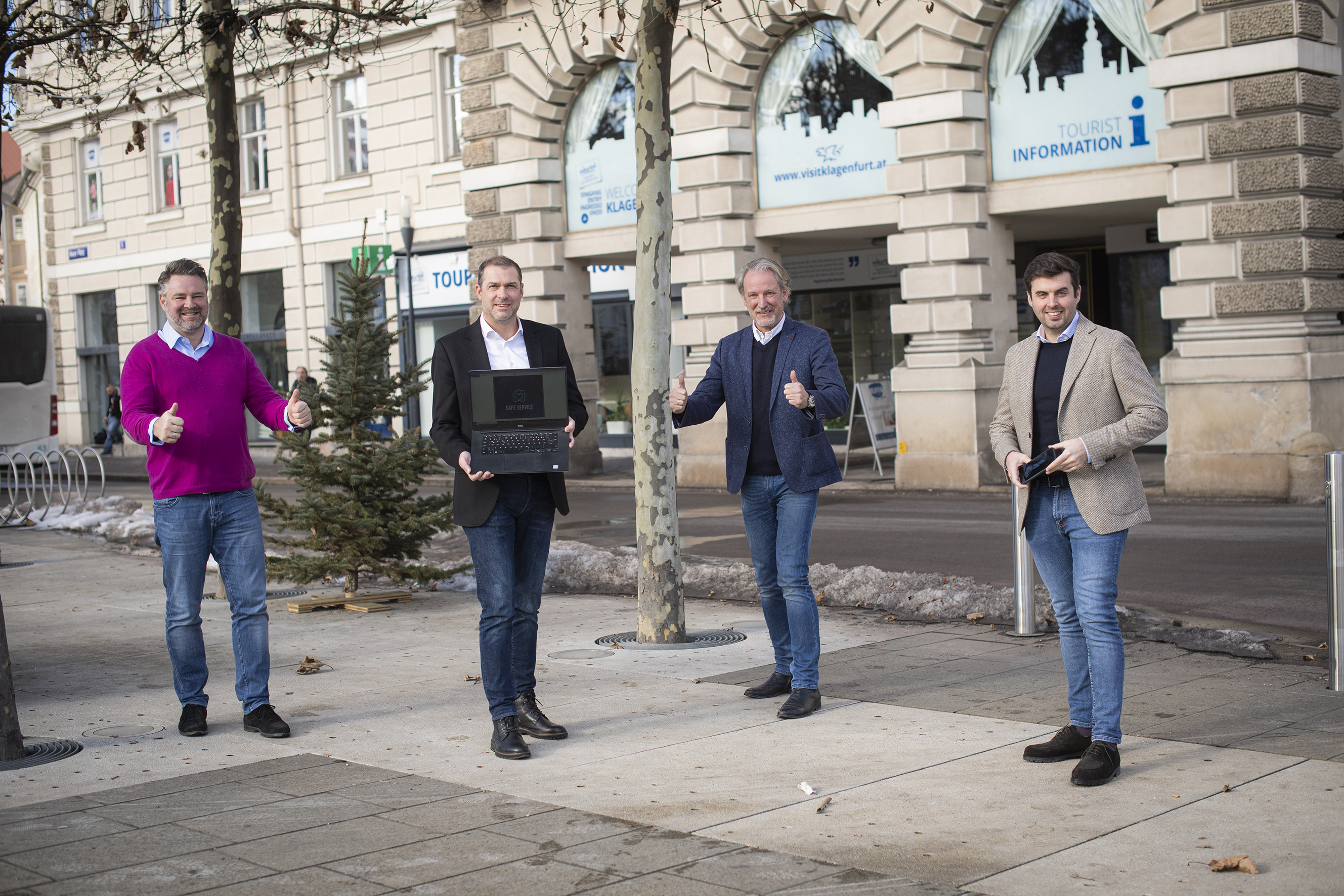 Setzen auf die &quot;Safe Service&quot;-App | Credit: Helge Bauer