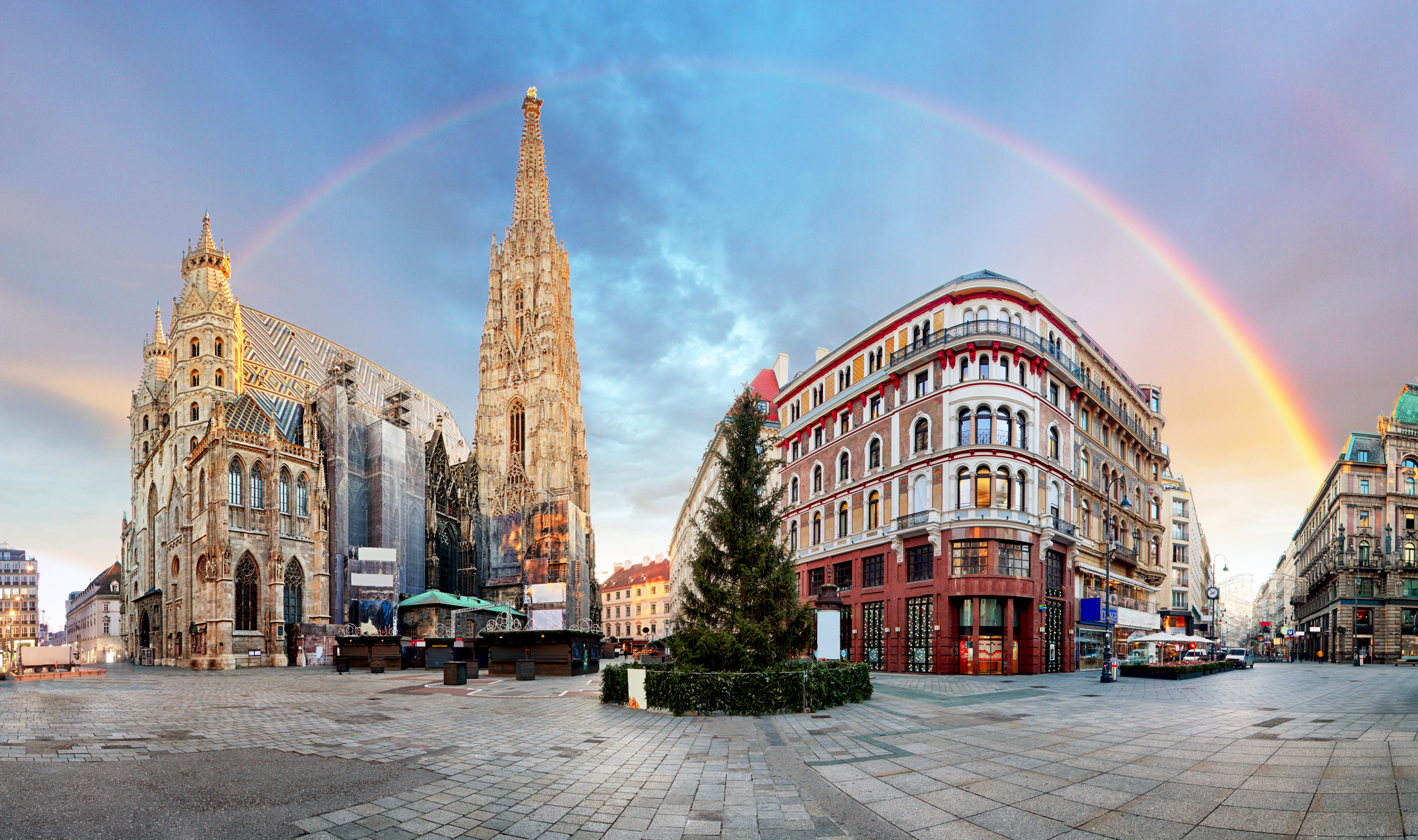 Stephansdom unterm Regenbogen