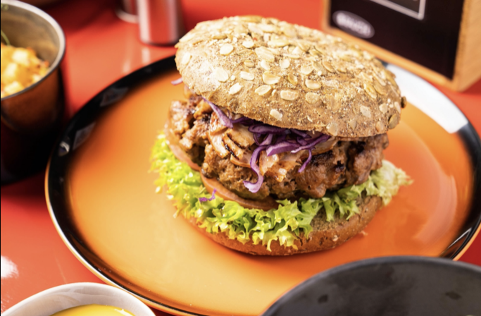 Burger mit Kürbiskernbrot | Credit: FIT.smartfood