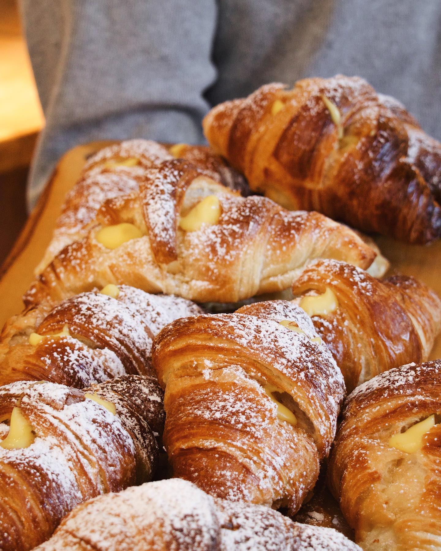 Ein Teller voller Cornetti con Crema, Spezialität von Monte Ofelio