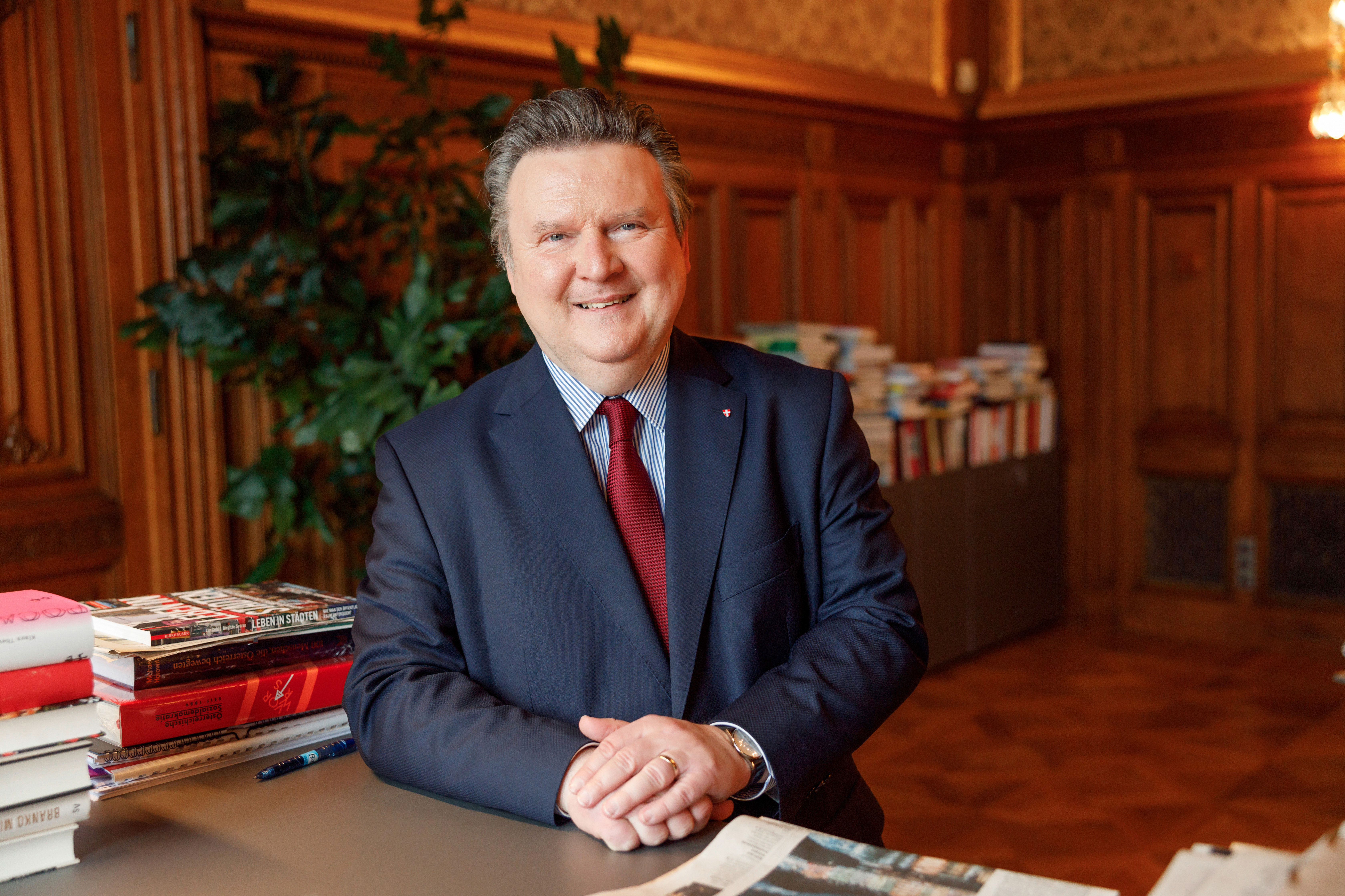 Michael Ludwig am Schreibtisch