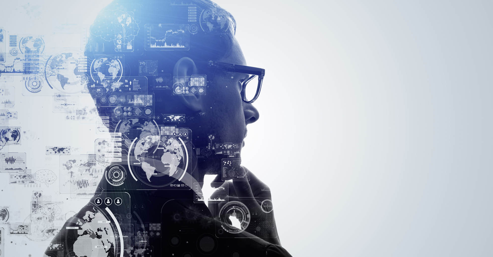 Kopf mit digitalen Einblendungen und Grafiken