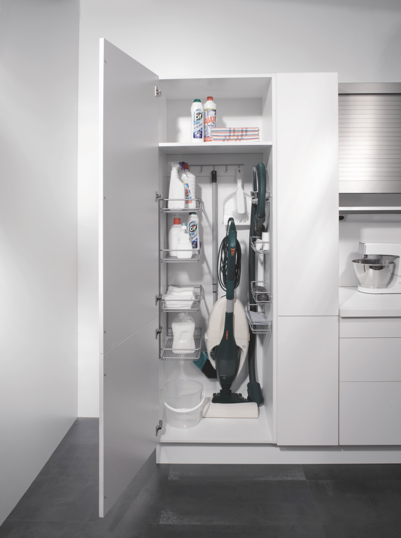 Besen- und Putzmittelhochschrank | Credit: EWE