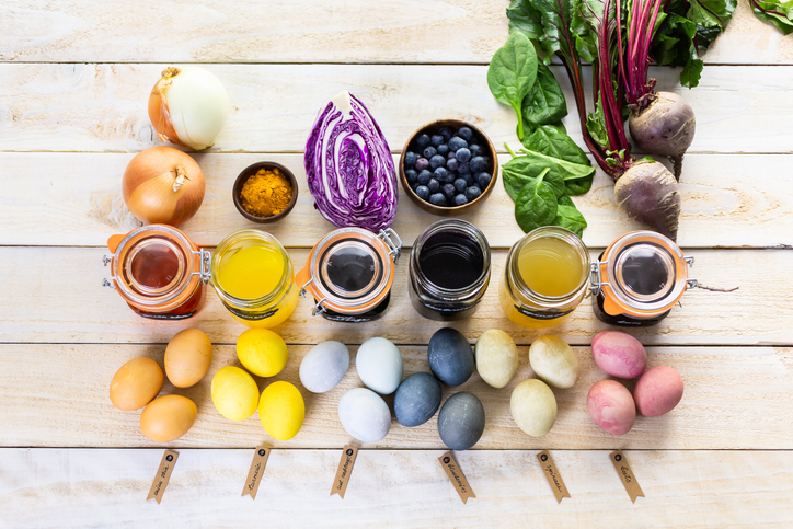 Ostereier natürliche Farben | Credit: iStock.com/Arina Habich