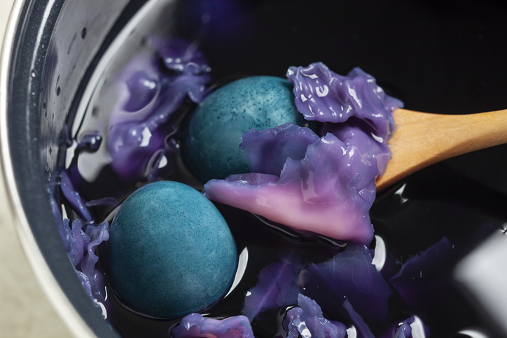Eier natürlich färben |Credit: iStock.com/Grzegorz Januszewicz