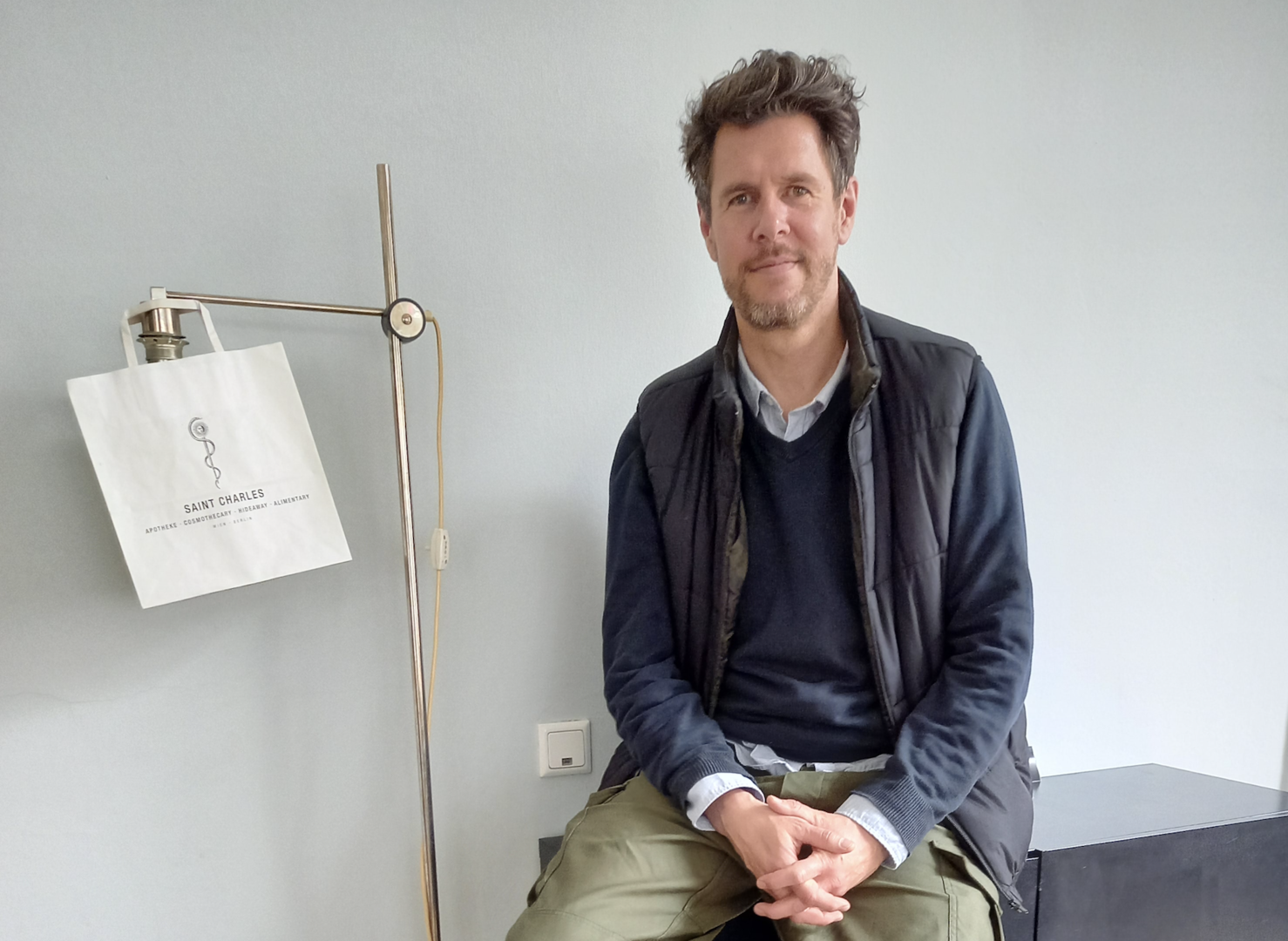 Manfred Hofer in der St. Charles Apotheke