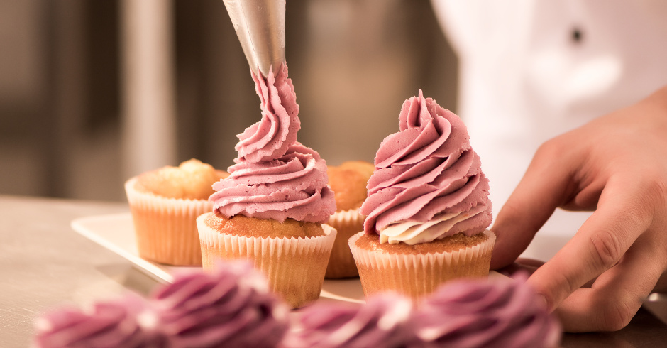 Konditor bei der Arbeit