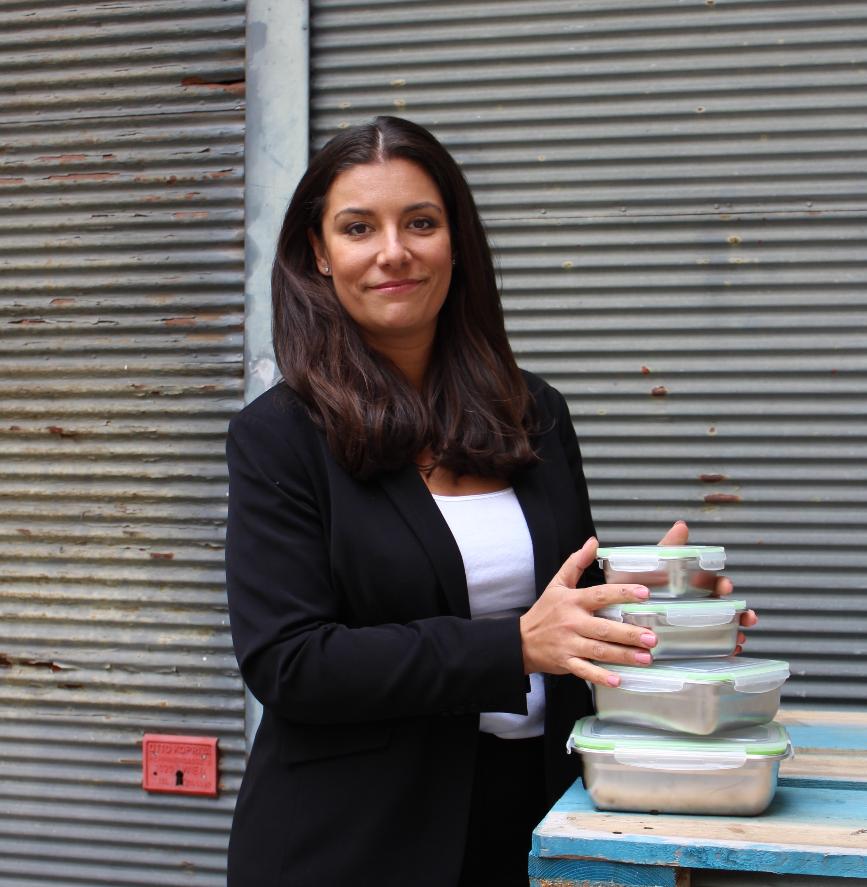 Isabelle Weigand mit Mehrweggeschirr