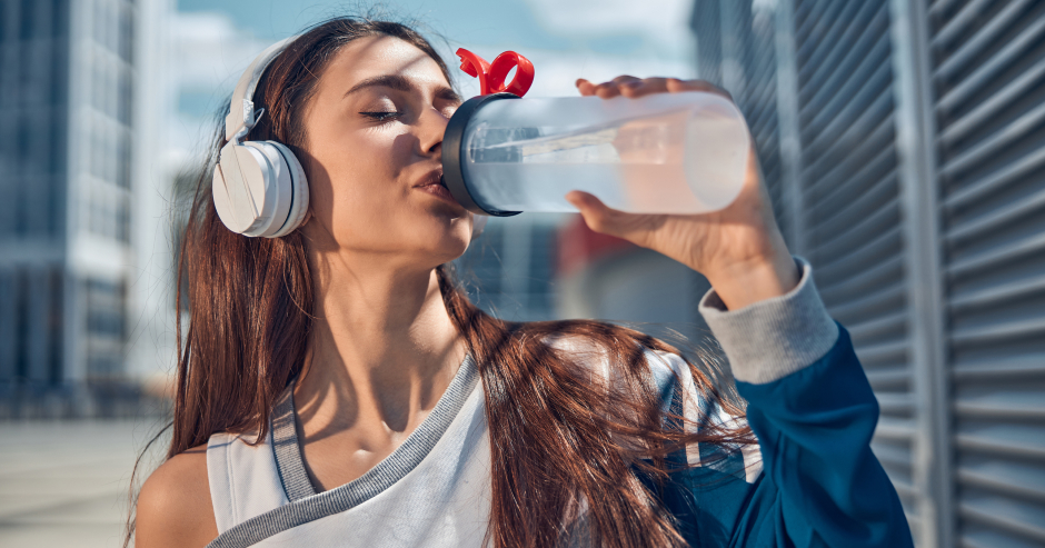 Überlebenswichtig - täglich genug Wasser zu trinken | Credit: iStock.com/Svitlana Hulko