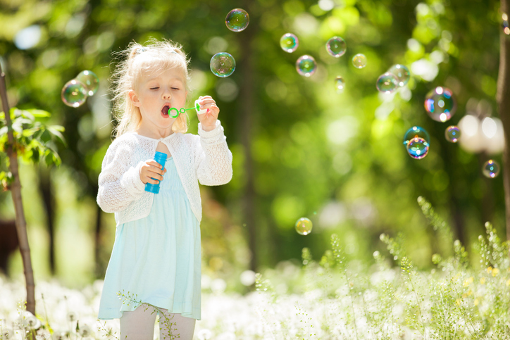 Frühling mit Kindern | Credit: iStock.com/Osuleo