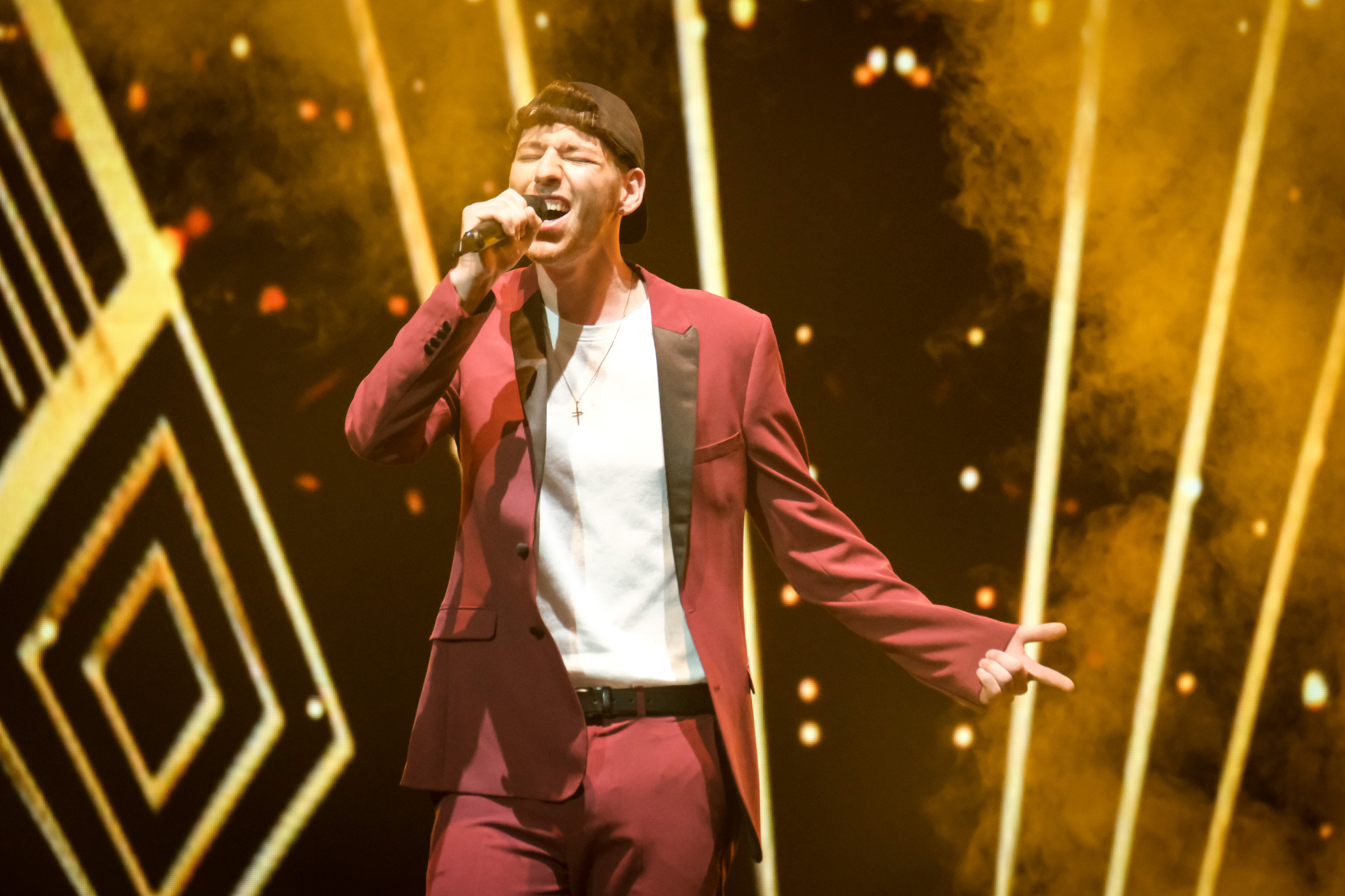 Tobias Hirsch singt im Finale von Starmania 2021.