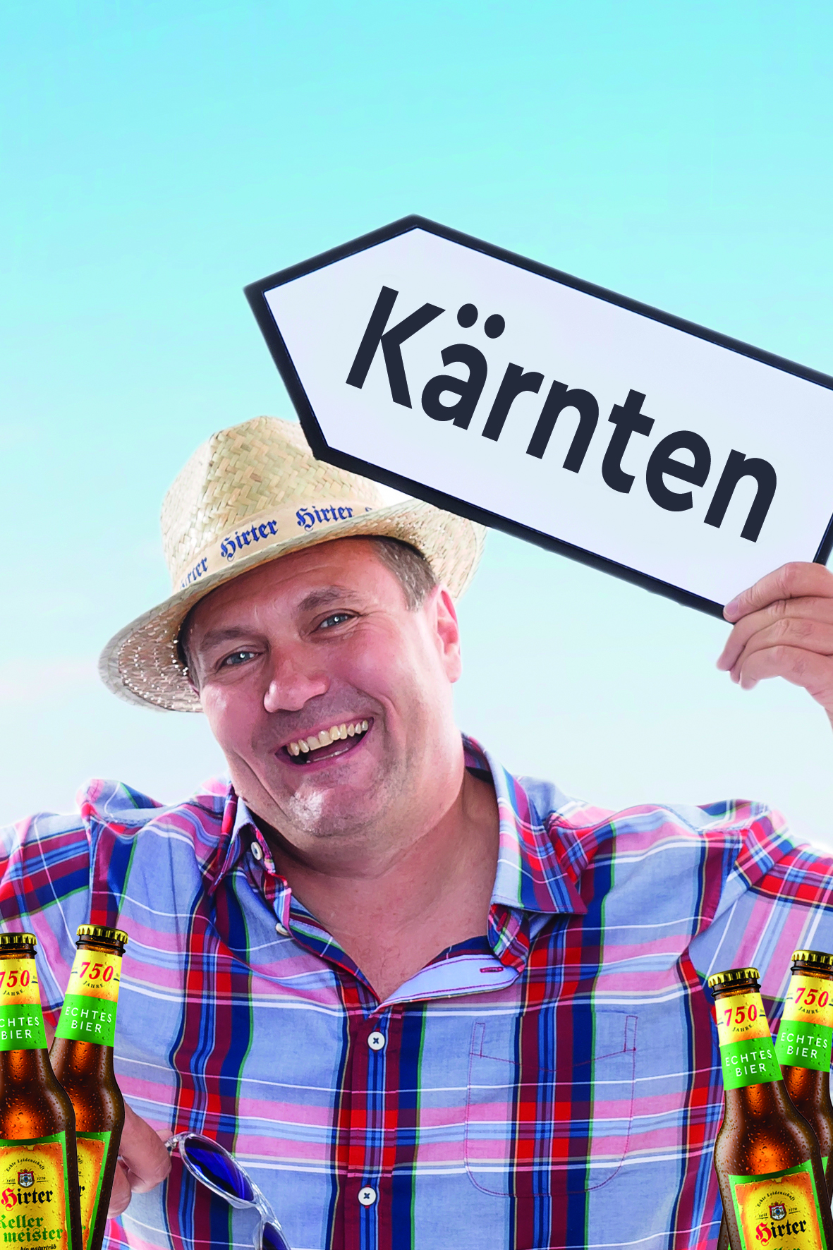 Mario Donner, der Marketingleiter der Privatbrauerei Hirt, mit einem Kärntenschild in der Hand