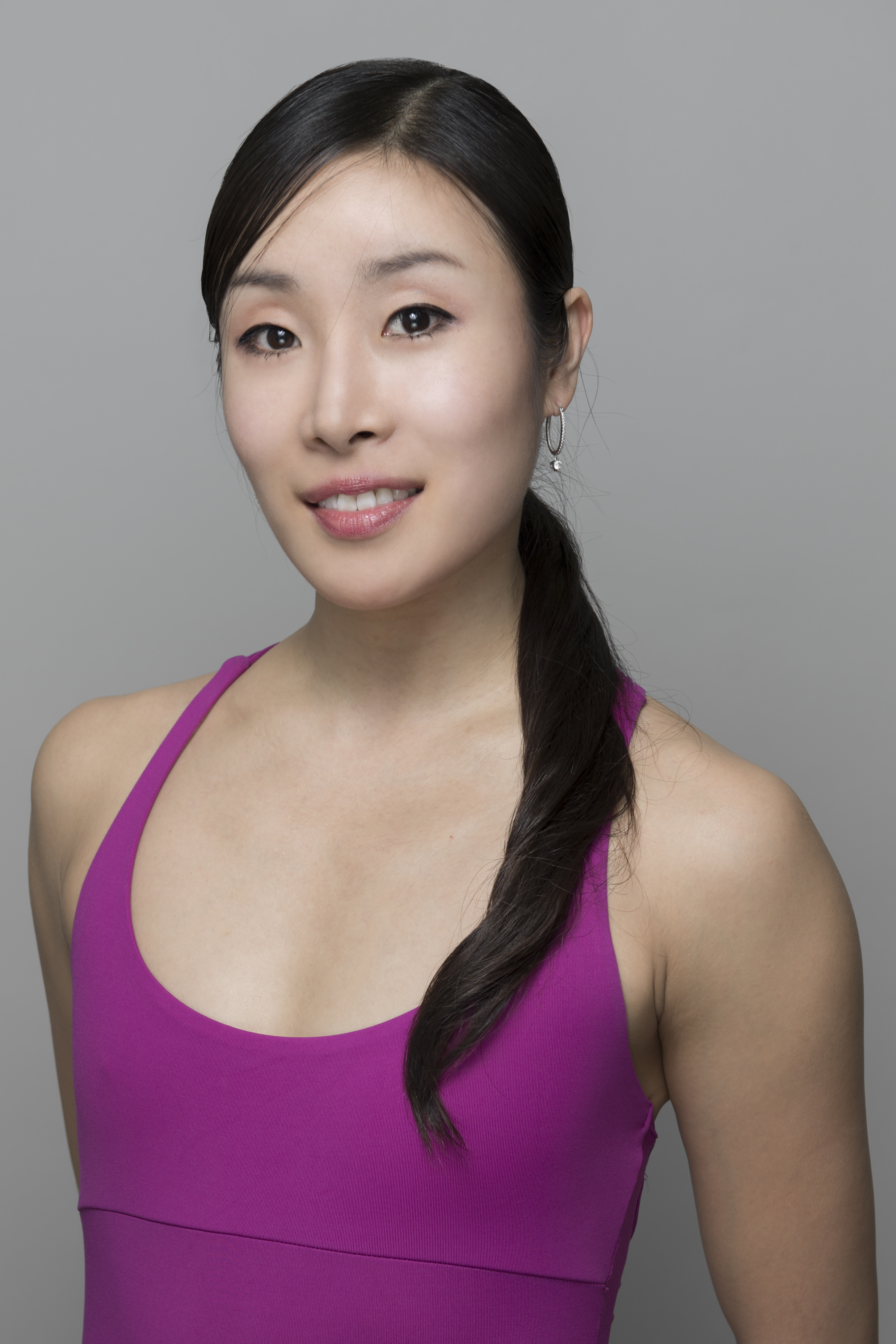 Hyo-Jung Kang im violetten Ballett-Outfit