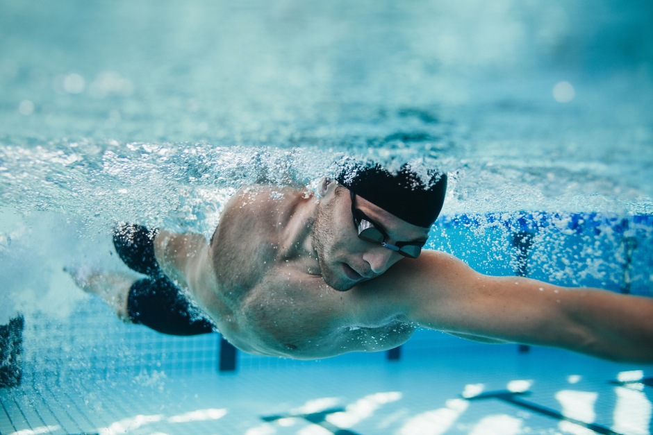 Beim Kraulschwimmen kommt man am schnellsten voran | Credit: iStock.com/Jacob Ammentorp Lund