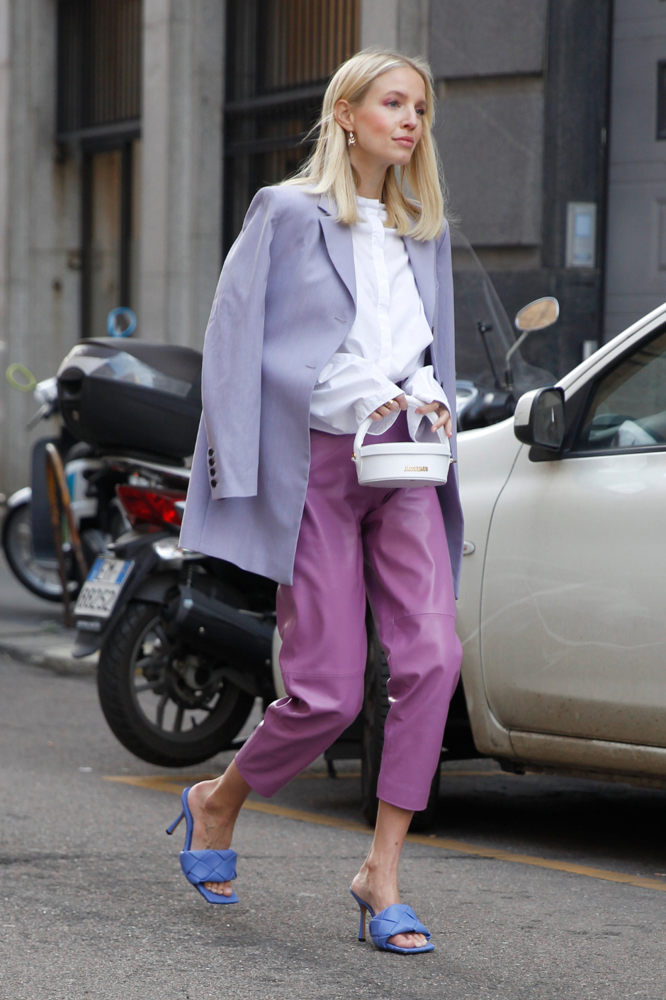 Weiter Schnitt in Pastell: So vielfältig können Lederhosen sein | Credit: Anthea Simms / Camera Press / picturedesk.com