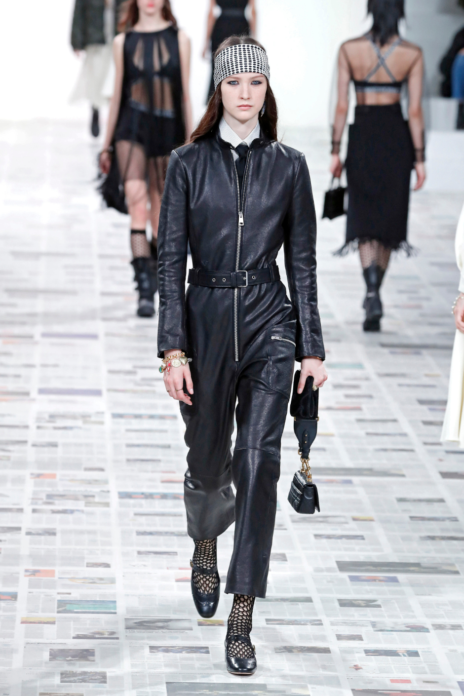 Overall aus schwarzem Leder - interpretiert von Dior | Credit: Anthea Simms / Camera Press / picturedesk.com