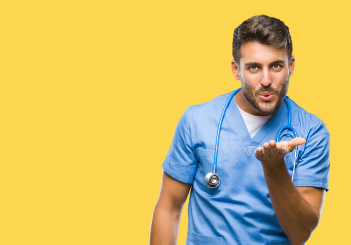 Junger attraktiver Arzt