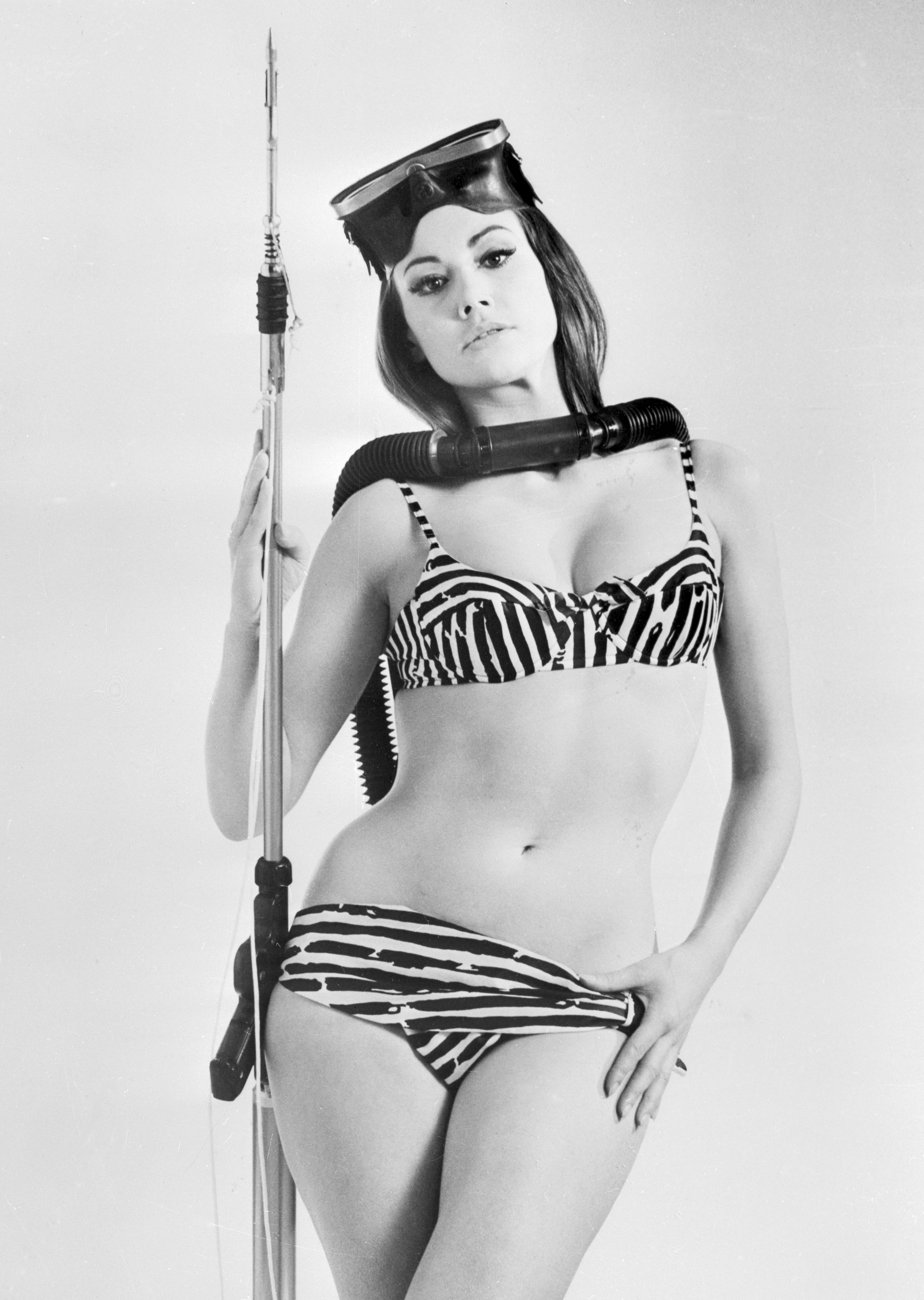 Claudine Auger in einem Bikini