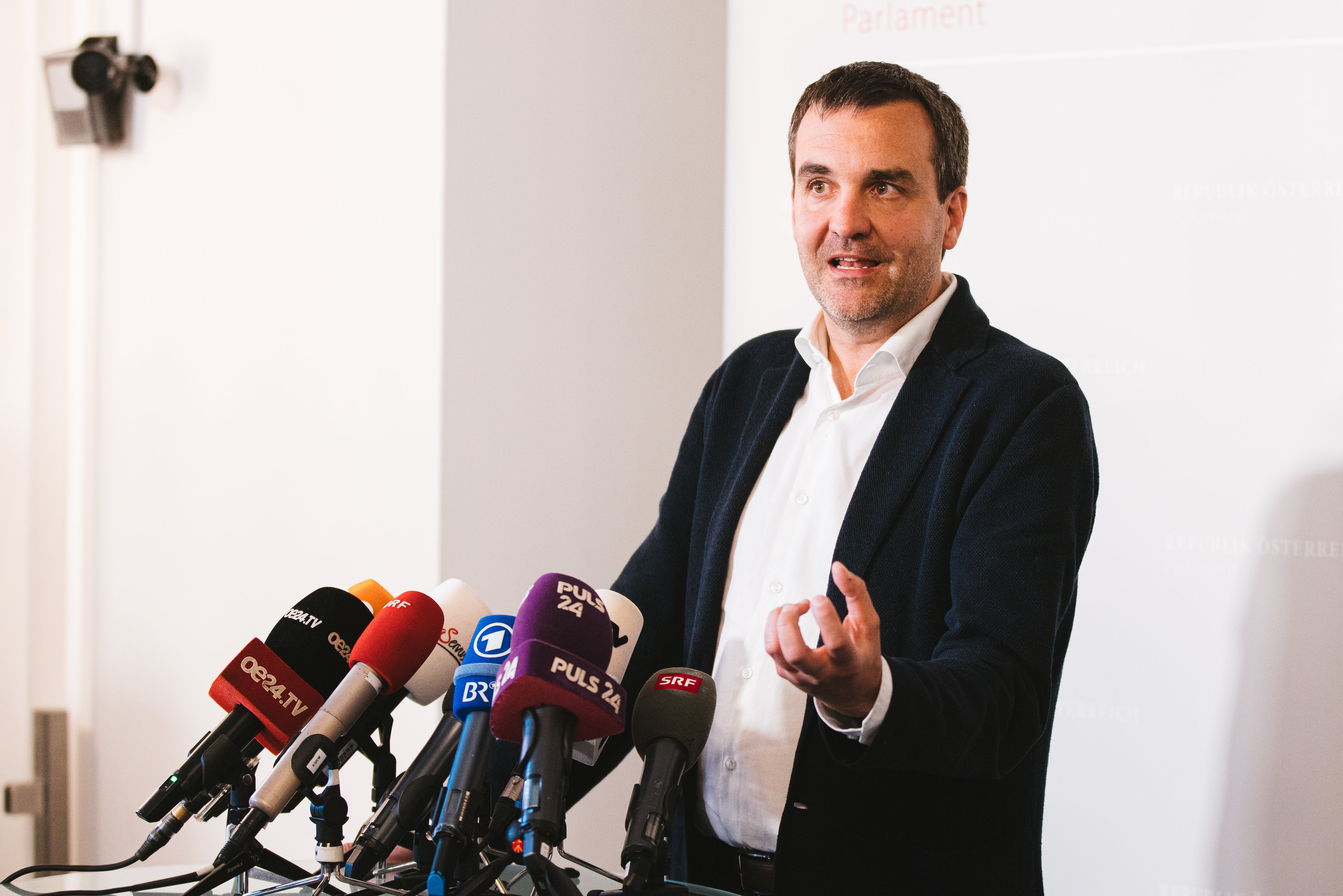 Porträt des Falter Chefredakteurs Florian Klenk