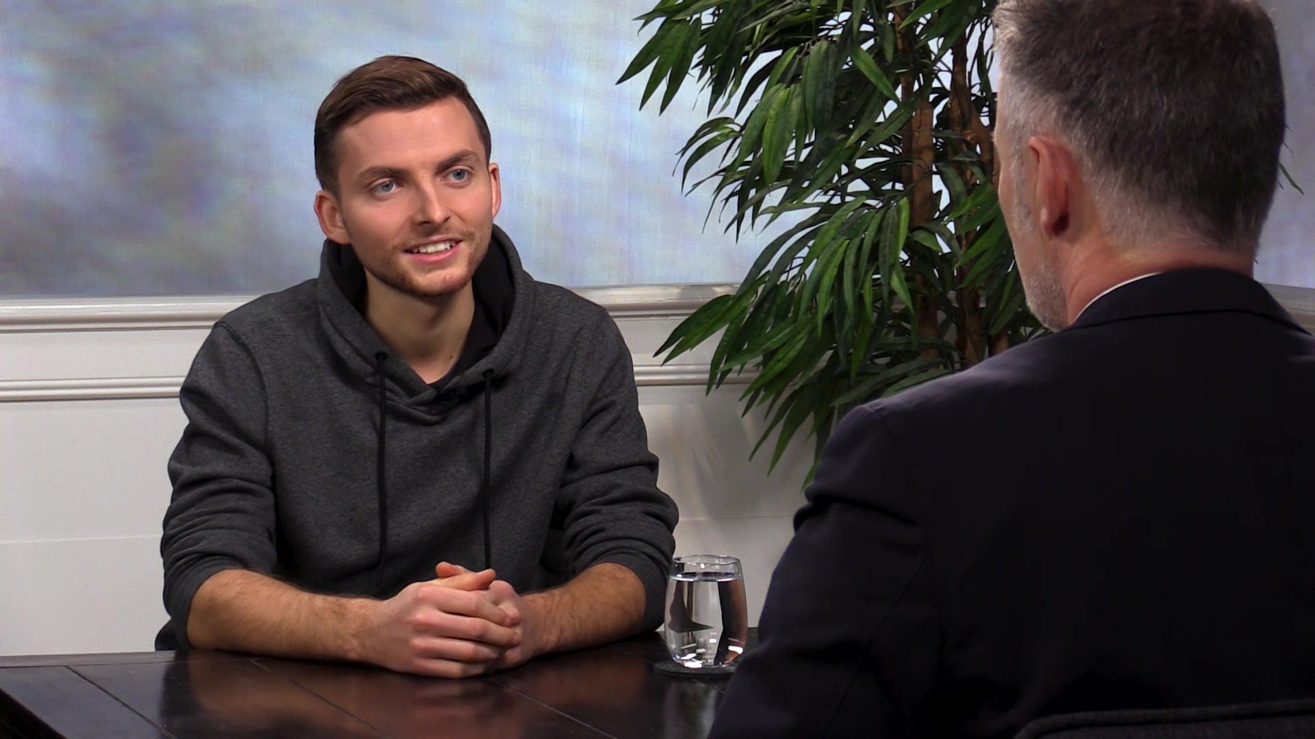 YouTube-Star Philipp Mickenbecker bei einem Interview