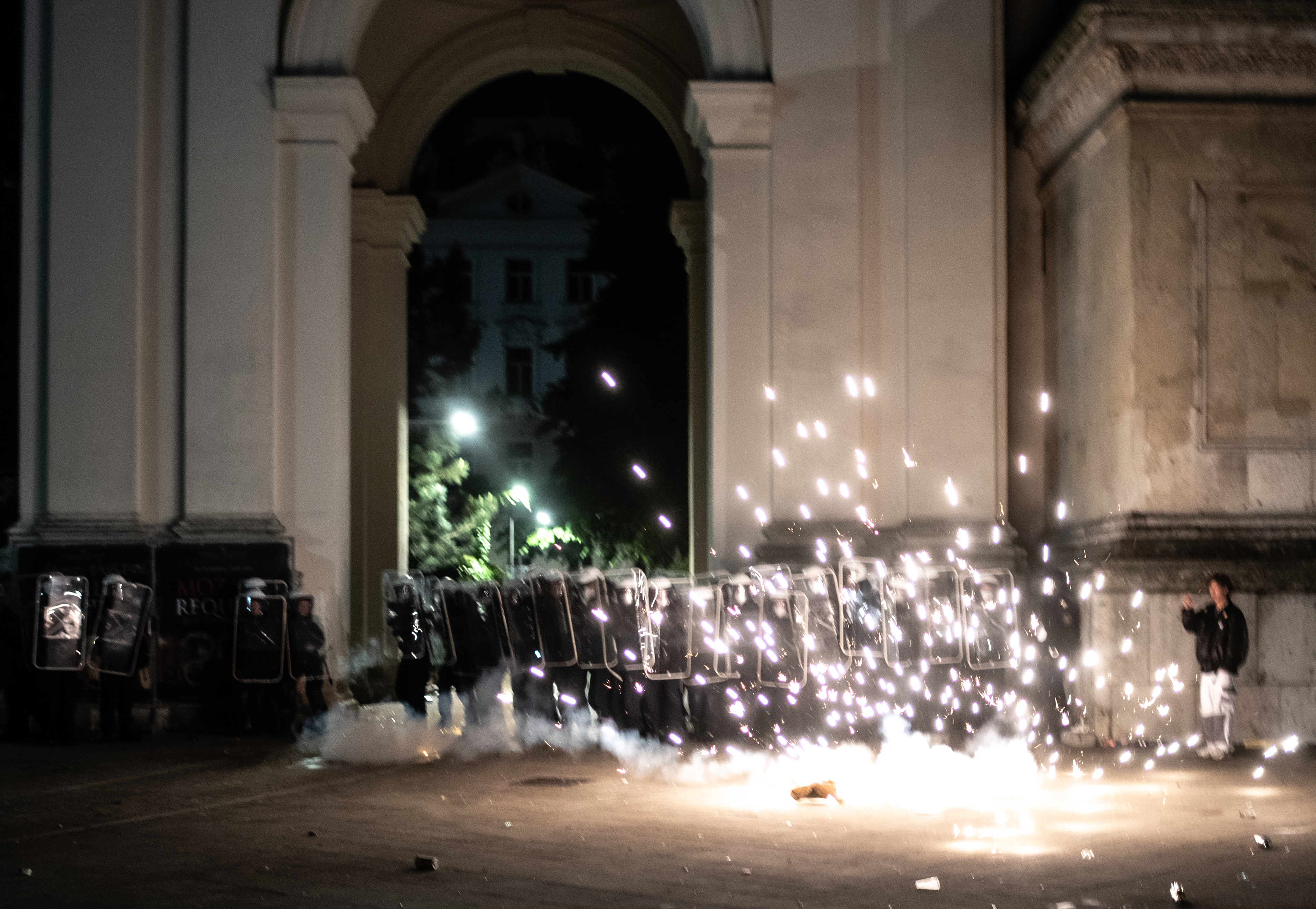 Feuerwerkskörper gegen Polizei