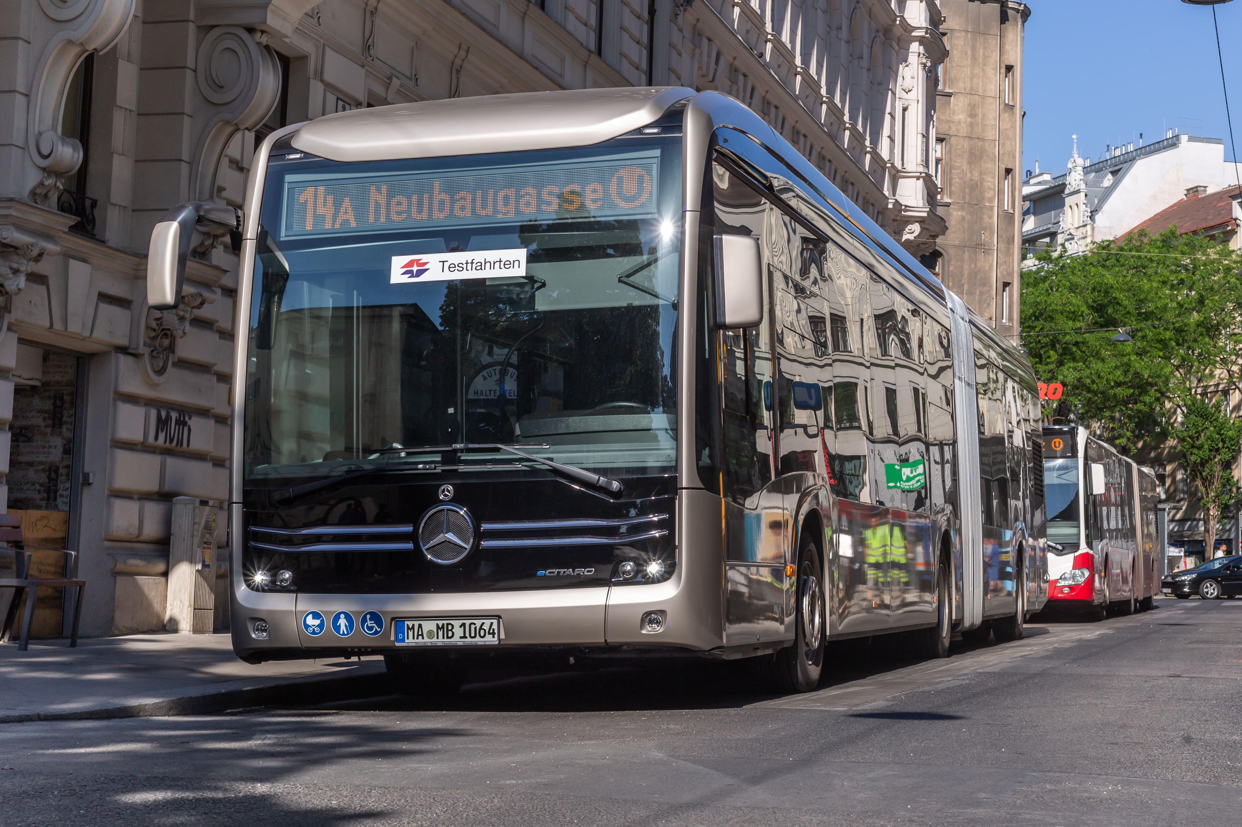 Testfahrt mit E-Gelenkbus in Wien