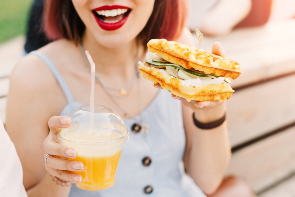 Auch ungesüßte Waffeln lassen sich auch köstlich belegen | Credit: iStock.com/frantic00