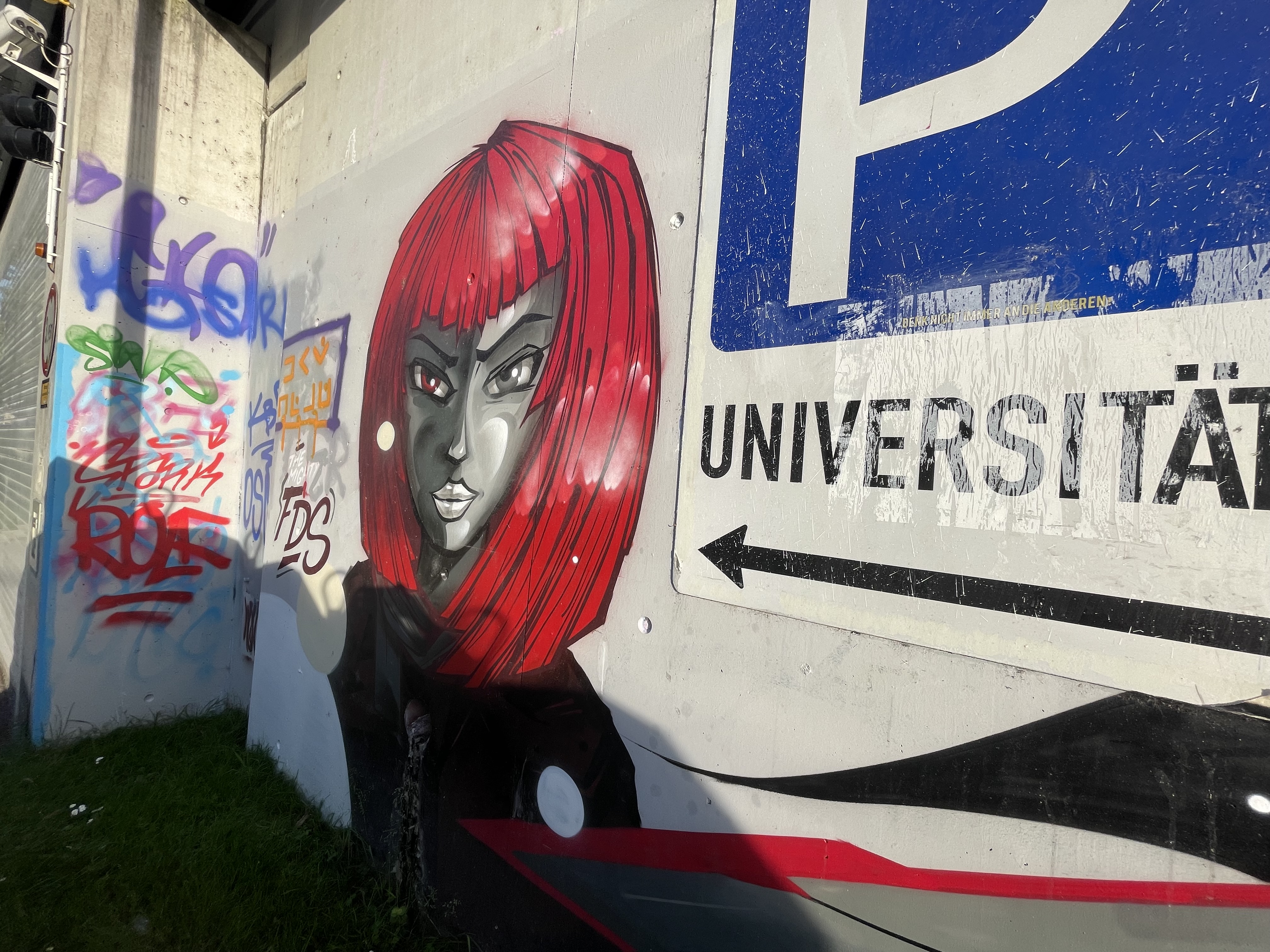 Street Art-Meile: Rothaarige Frau | Credit: Simone Reitmeier