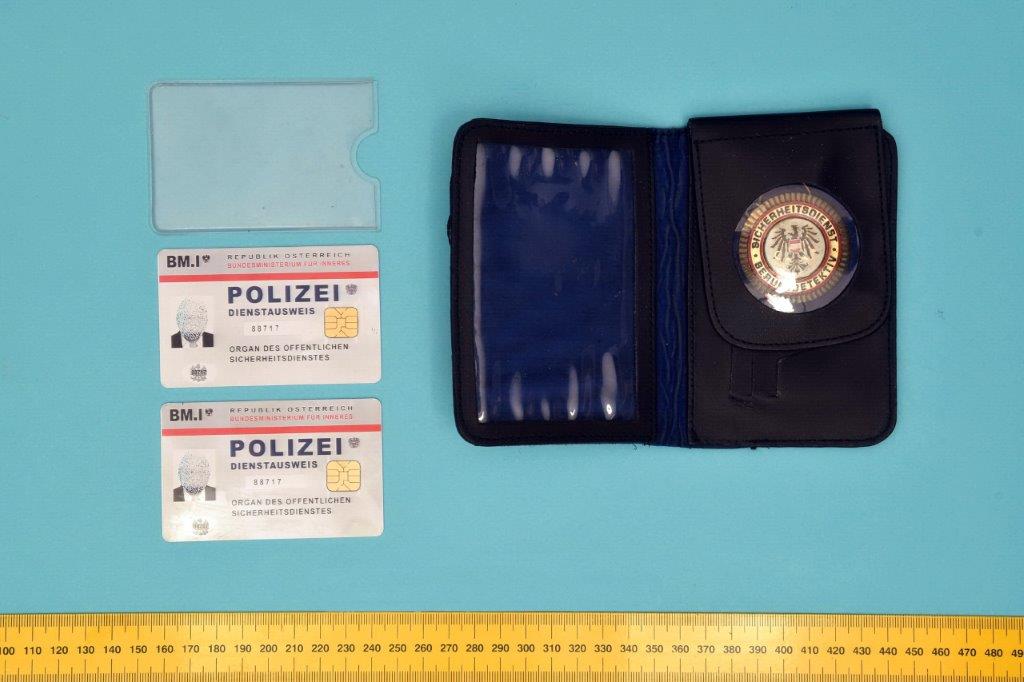 Gefälschte Dienstausweise