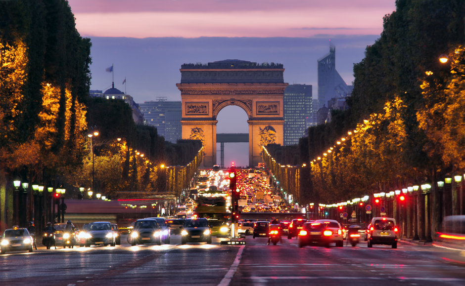 Magische Kulisse - die Avenue des Champs-Élysées | Credit: iStock.com/johny007pan