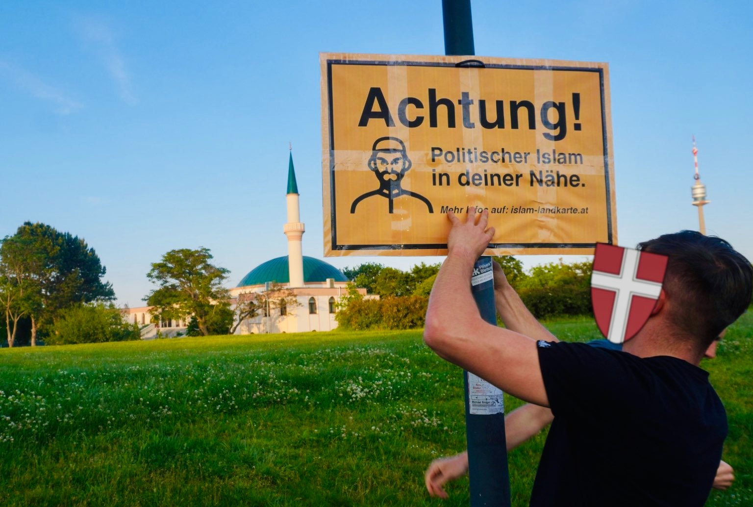 Warnschild Achtung Poltischer Islam vor Moschee