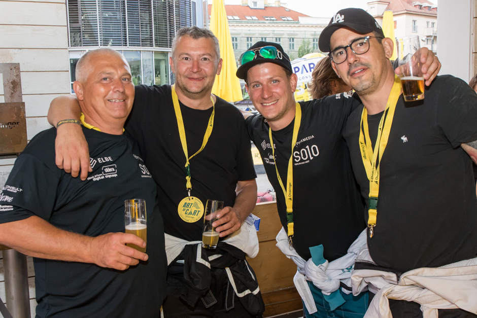 Viererbande beim Rennen