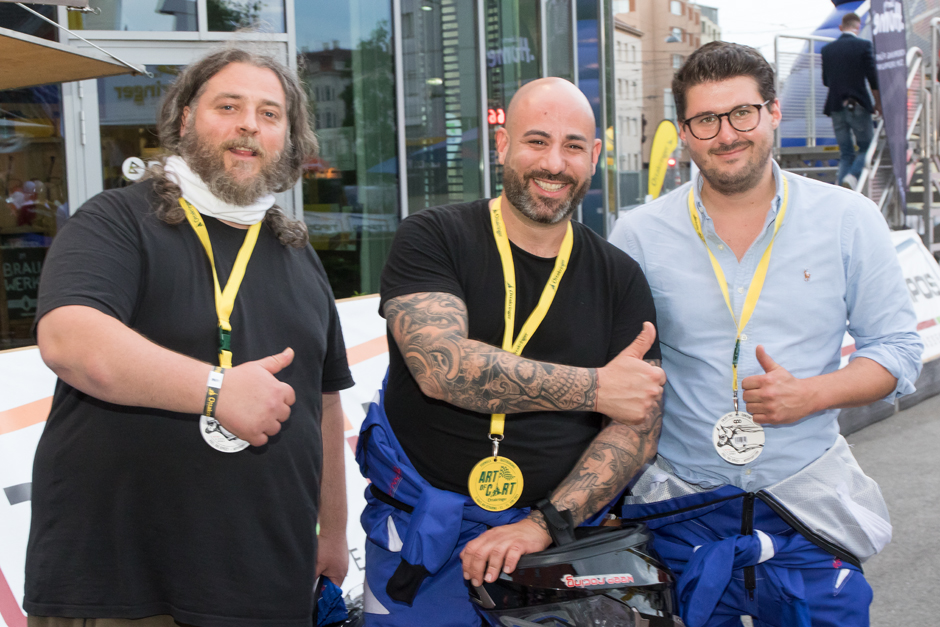 Daumen hoch beim Rennen