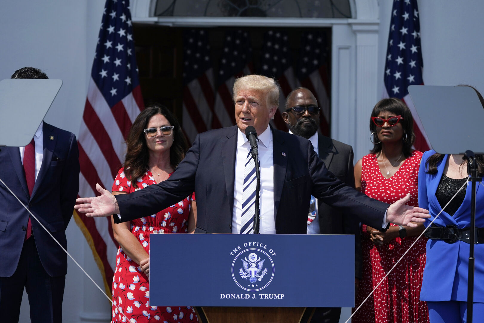 Ex Präsident Trump bei einer Pressekonferenz