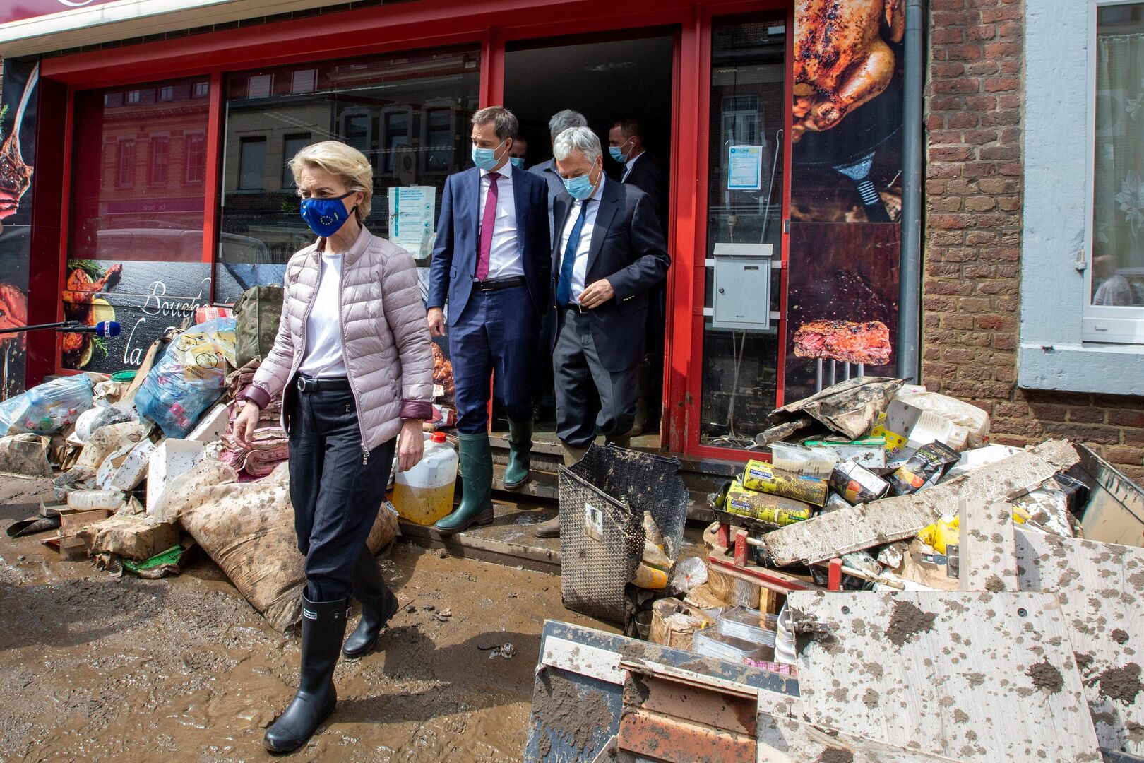 EU-Kommissionspräsidentin von der Leyen im belgischen Katastrophengebiet I APA