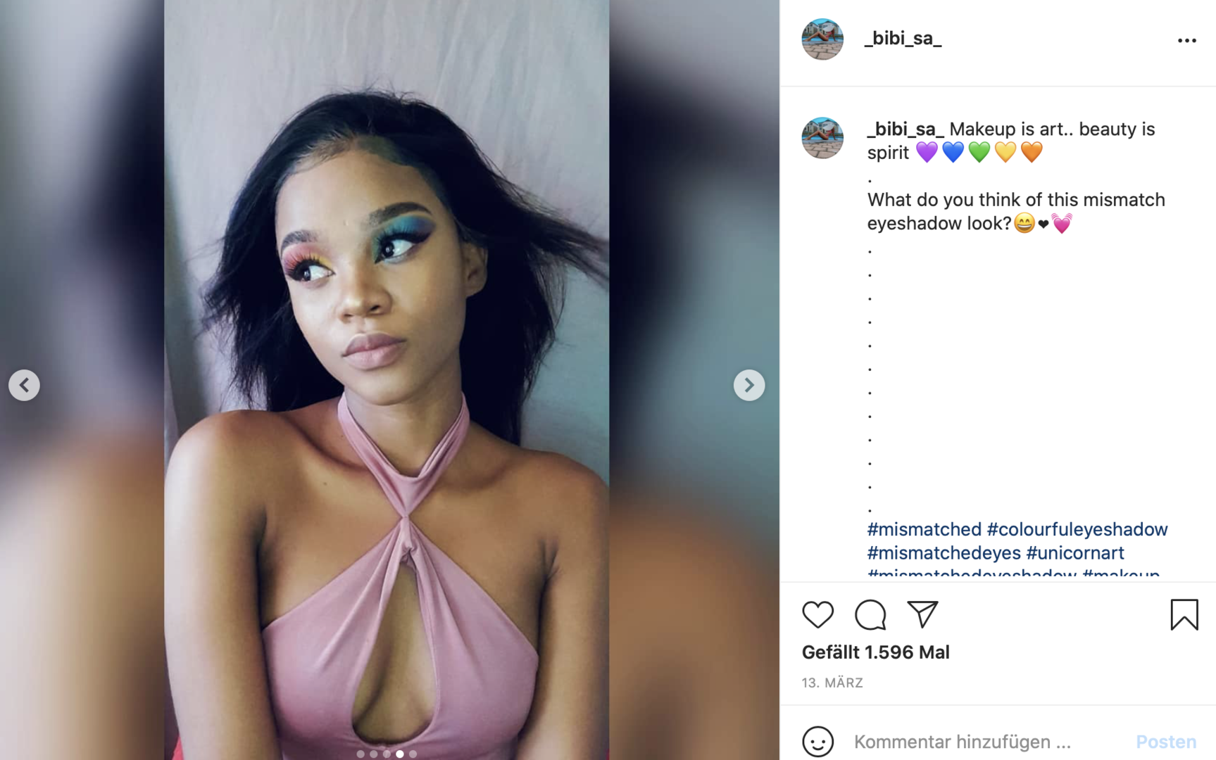 Hübsche junge Frau auf Instagram, ein Auge pink, das andere türkis geschminkt