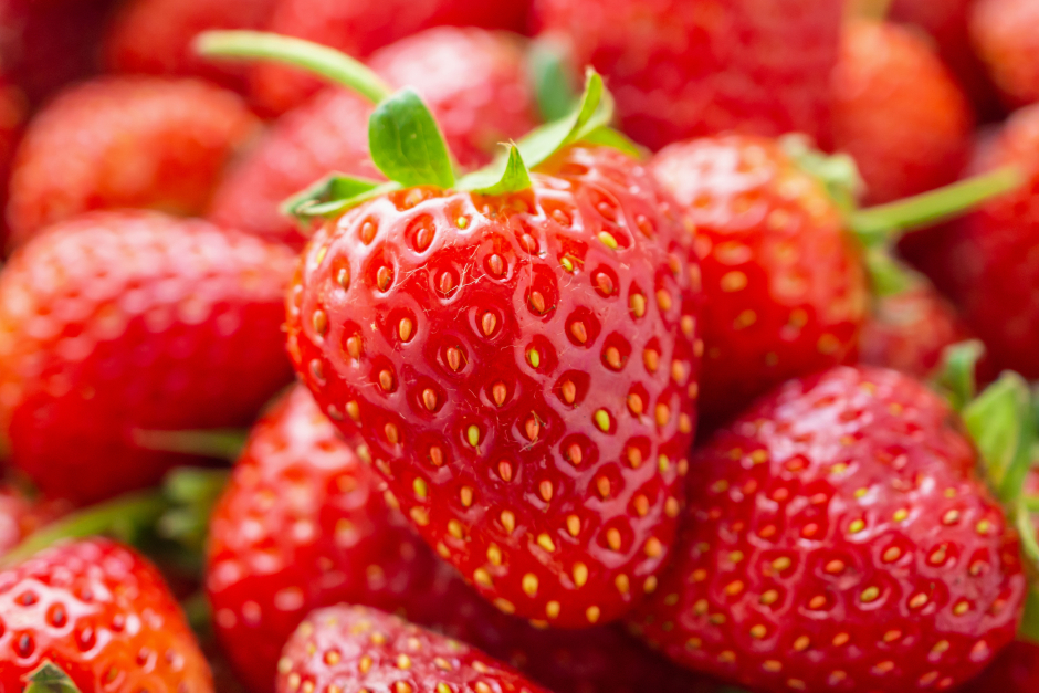 Erdbeeren bestehen zu 90 Prozent aus Wasser | Credit: iStock.com/Kwangmoozaa