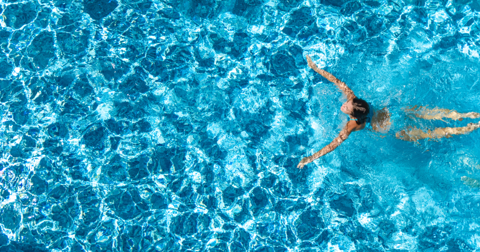 Herrlich! Abkühlung im kühlen Nass an heißen Sommertagen | Credit: iStock.com/JaySi