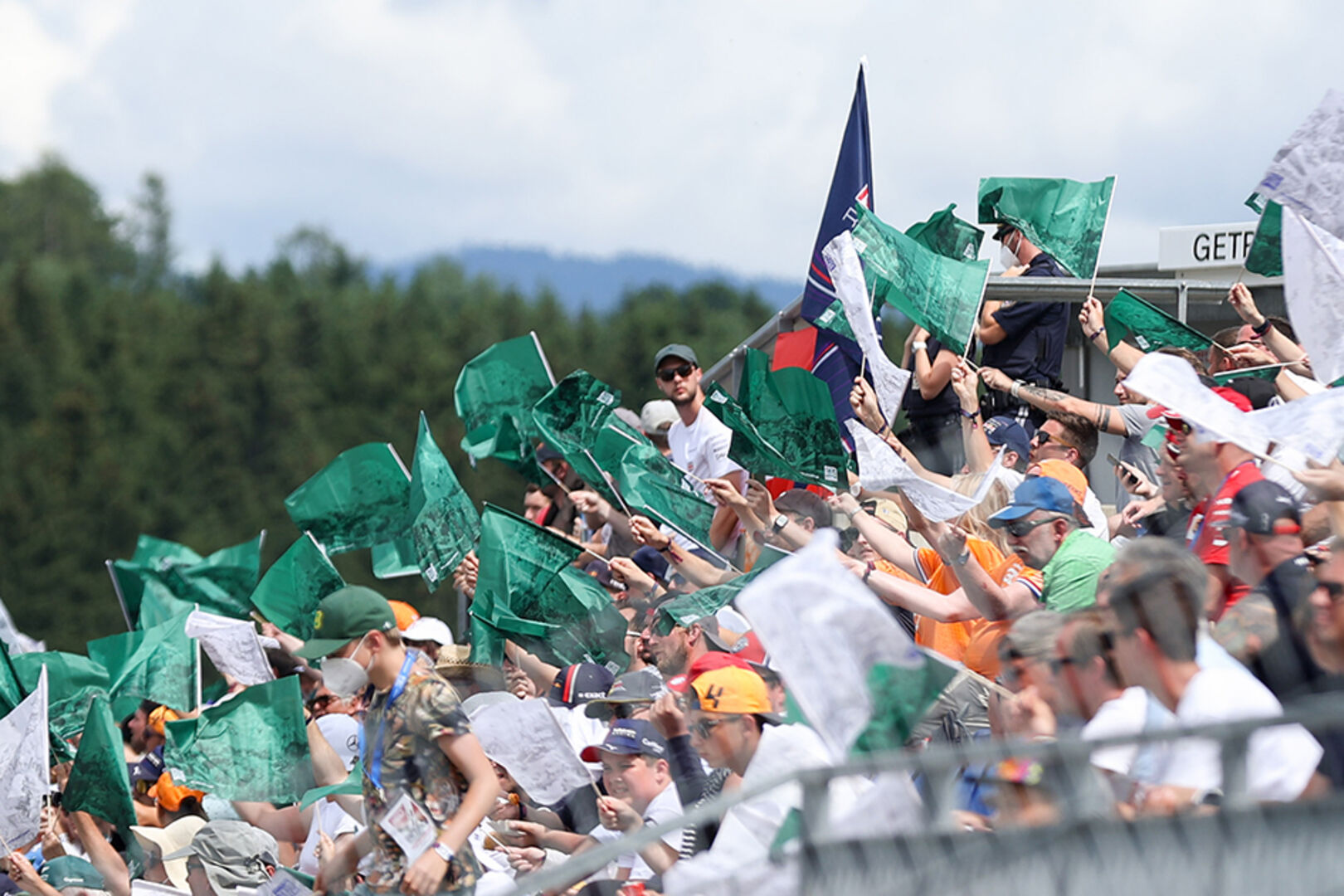 Fans auf den Tribünen des Red-Bull-Ring
