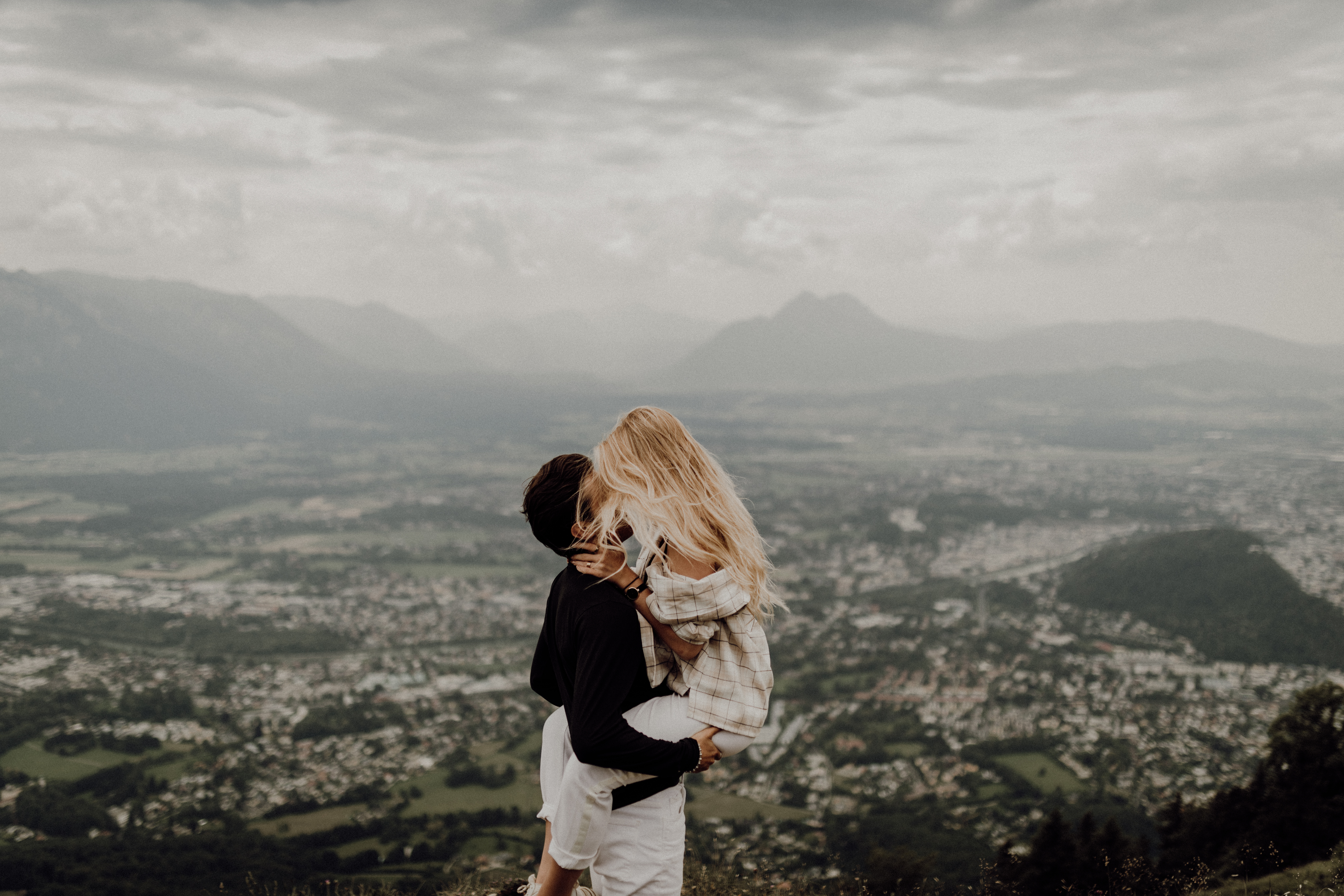 Schmusen am Gaisberg | Credit: Phillip-Geisler-Photoart, Tirol, 2018/Models: Giannina und Nico