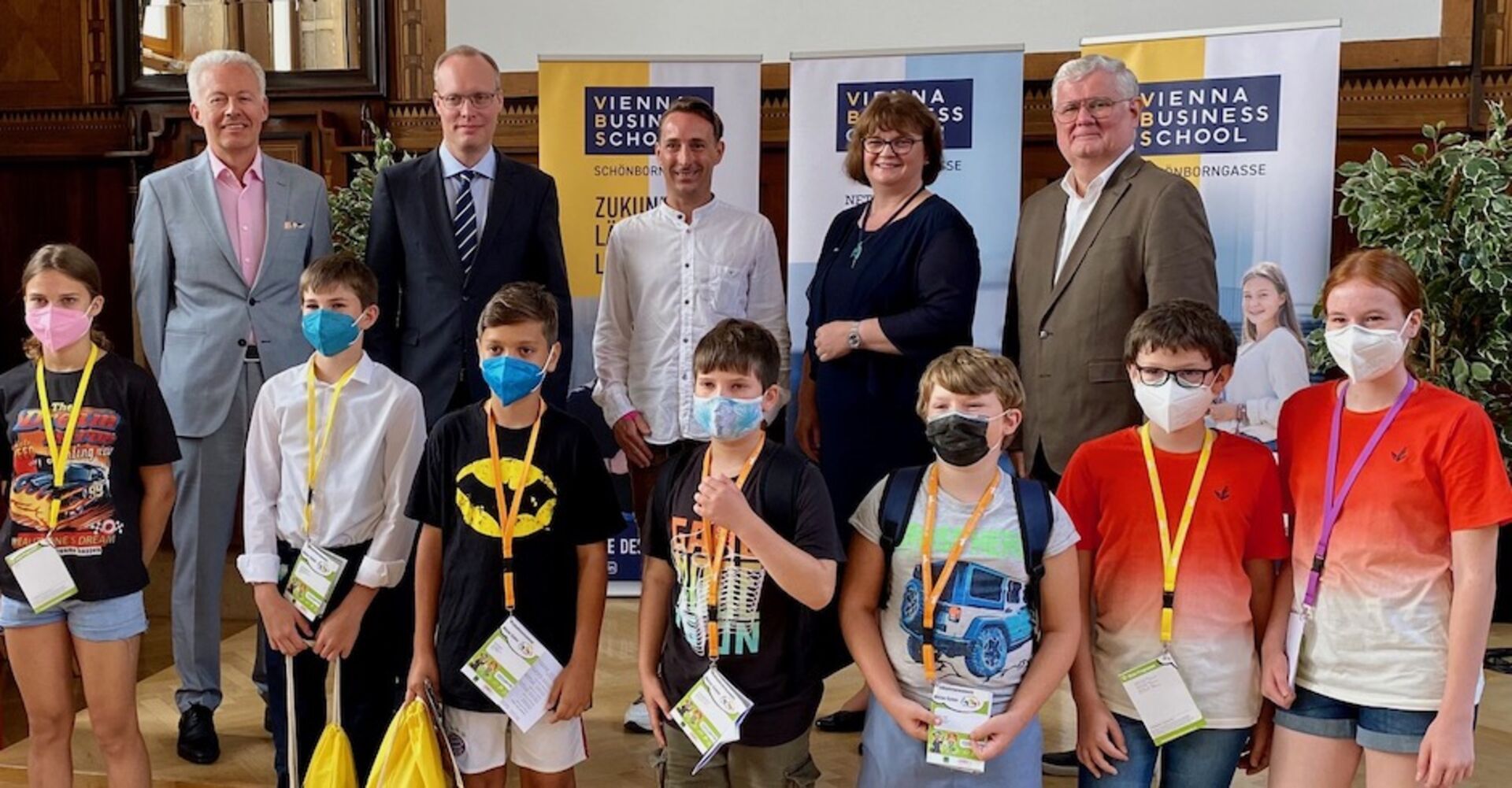 Schüler und Vortragende bei der Business Week an der Vienna Business School